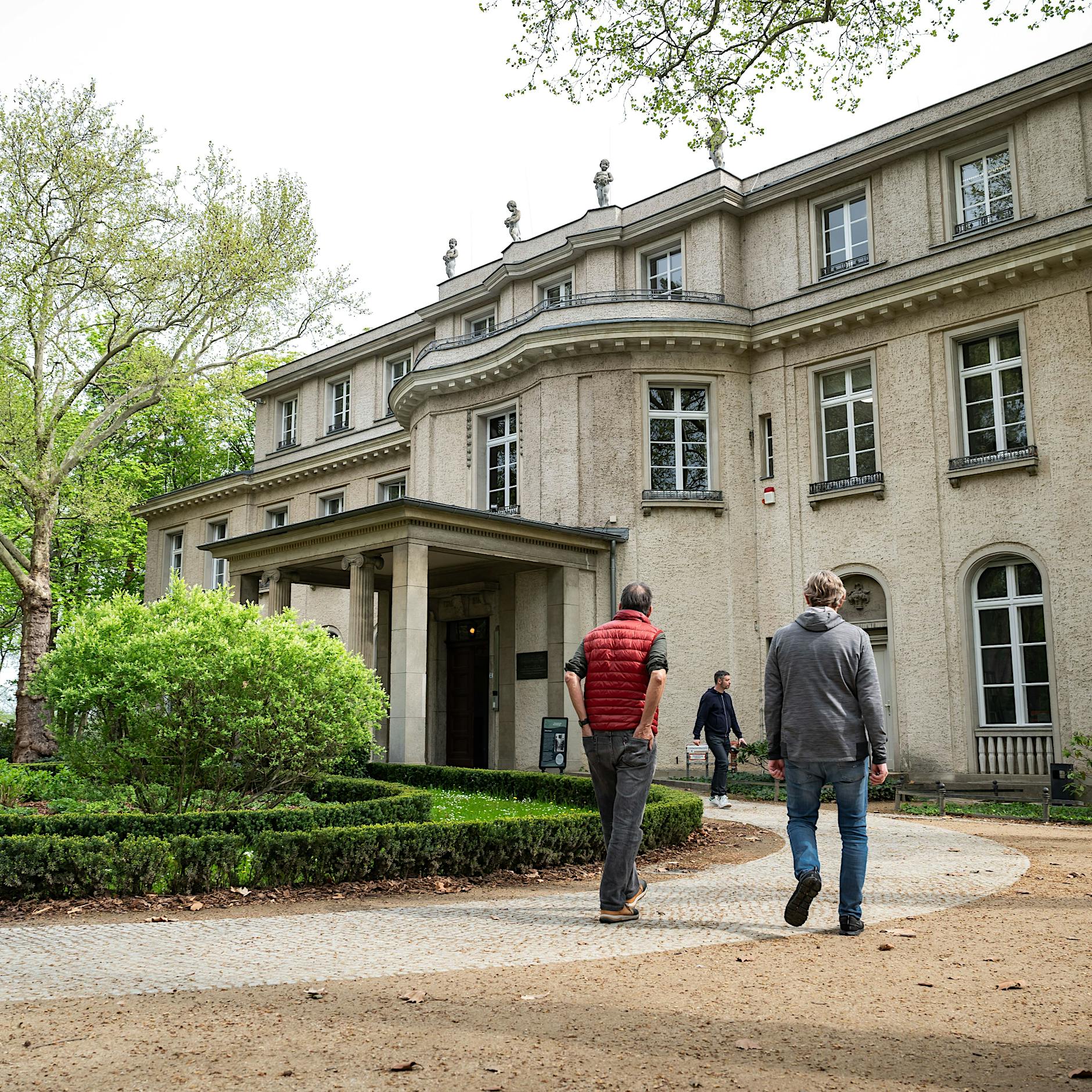 Exklusiv: AfD attackiert Gedenkstätten-Leitung – Berlin will Infotafeln mit Correctiv-Bezug behalten