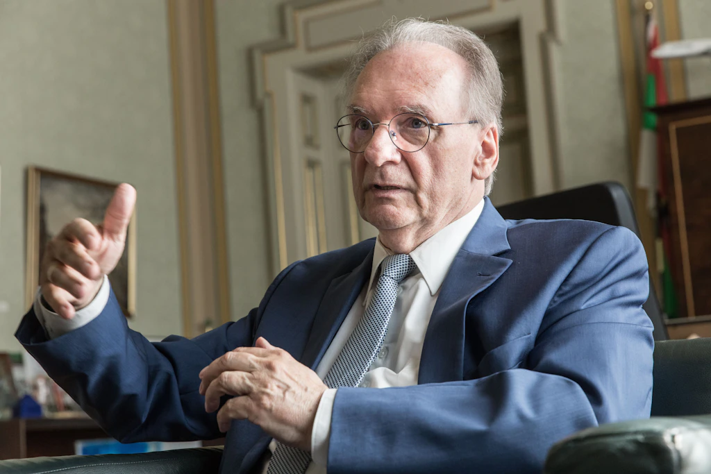 Reiner Haseloff im Interview: Öffentlich-rechtliche Medien müssen mehr Meinungen zulassen