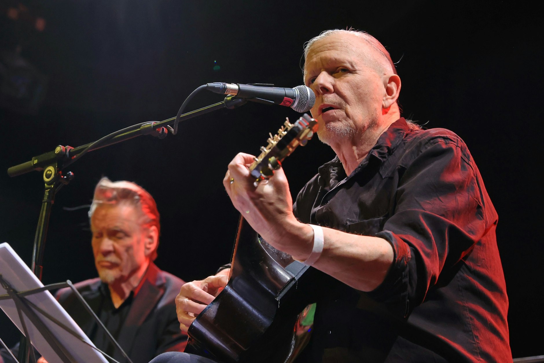 Kristof Hahn (l.) und Michael Gira der Rockband Swans live im Heimathafen Neukölln