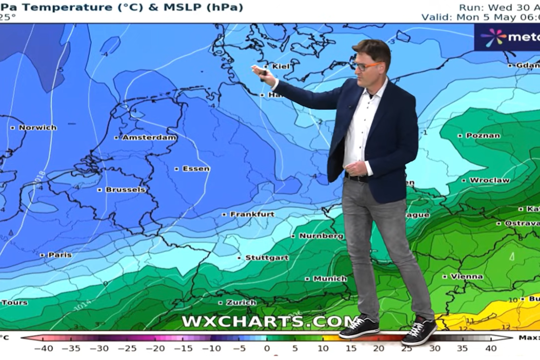 Dominik Jung, der Meteorologe von wetter.net zeigt die Kaltfront, die ab dem Wochenende von Norden her nach Deutschland drückt. 