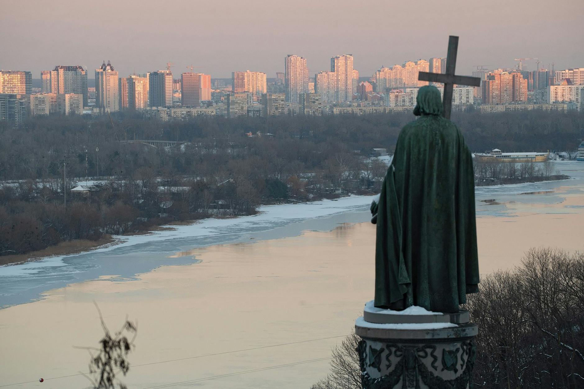 Der Dnipro in der Ukraine, überfroren.