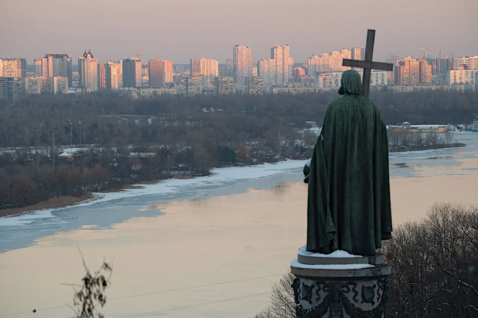 Der Dnipro in der Ukraine, überfroren.