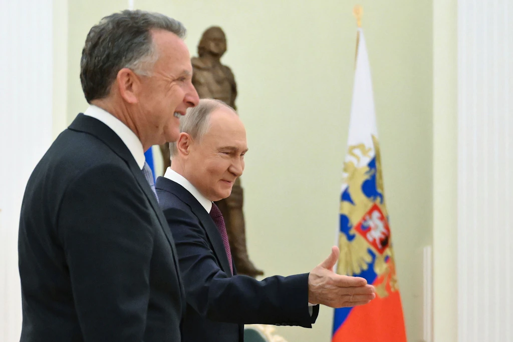 Der russische Präsident Wladimir Putin empfängt den Sondergesandten von US-Präsident Donald Trump, Steve Witkoff, zu einem Gespräch im Kreml.