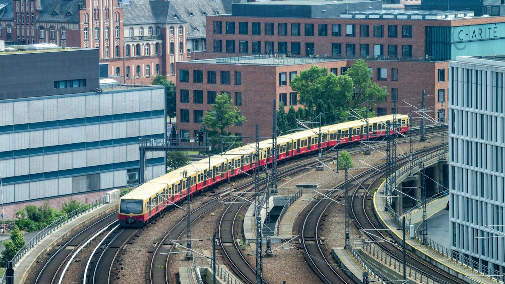 Auf der Stadtbahn kommt es wegen einer Signalreparatur am S-Bahnhof Friedrichstraße zu Verspätungen.