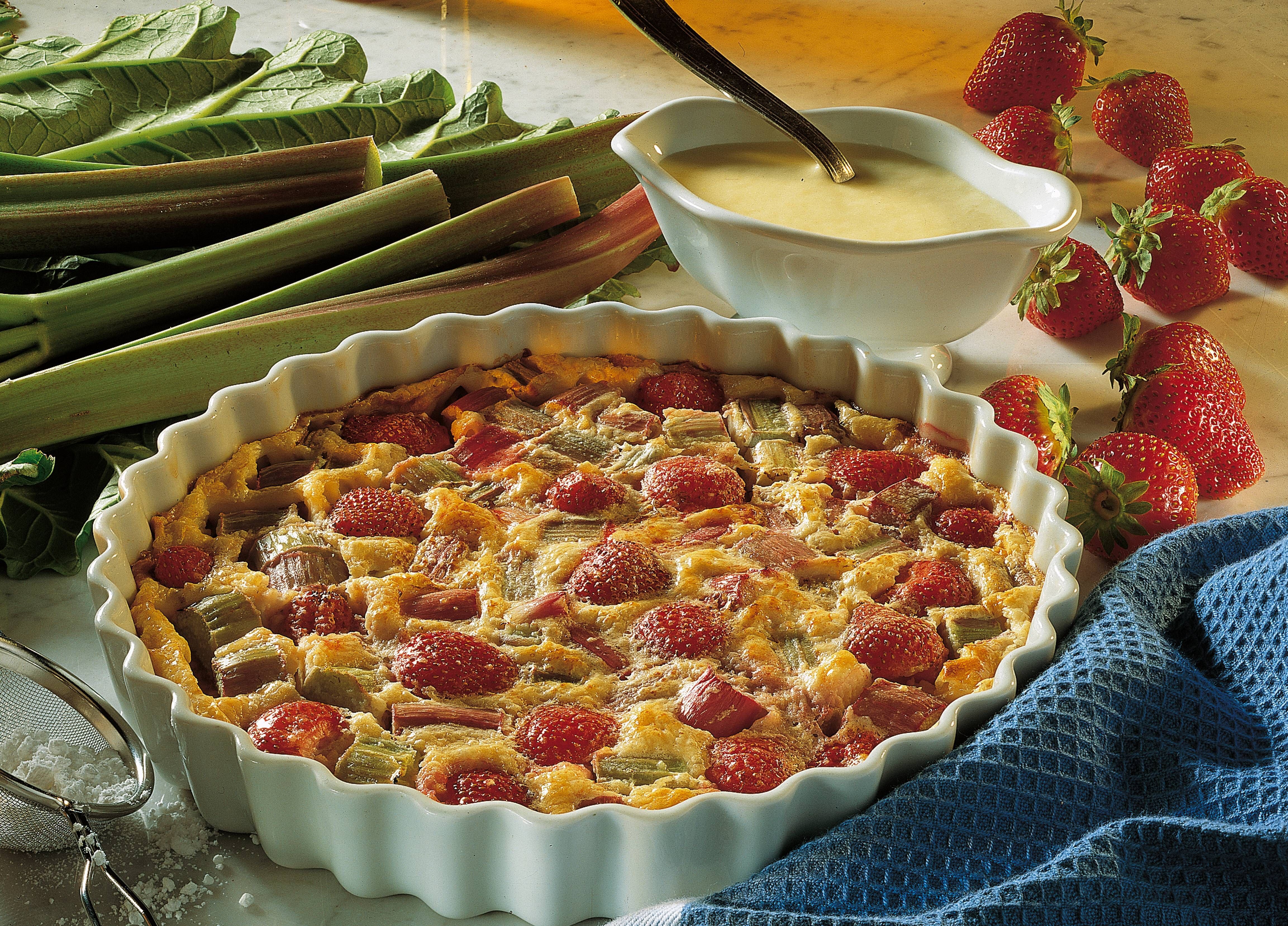 Süße Leckerei: Dieses Erdbeer-Rhabarber-Gratin ist der Hammer!