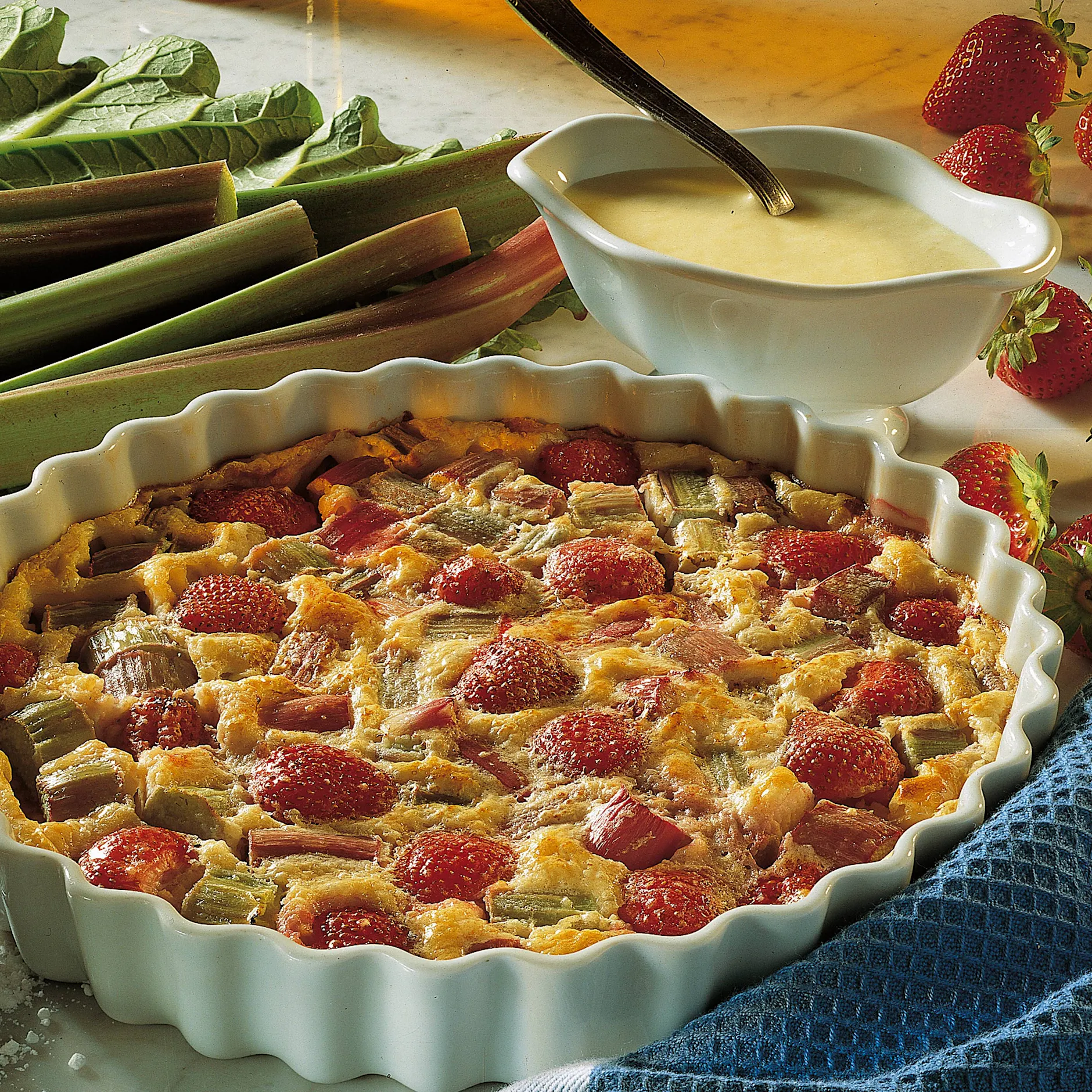 Süße Leckerei: Dieses Erdbeer-Rhabarber-Gratin ist der Hammer!