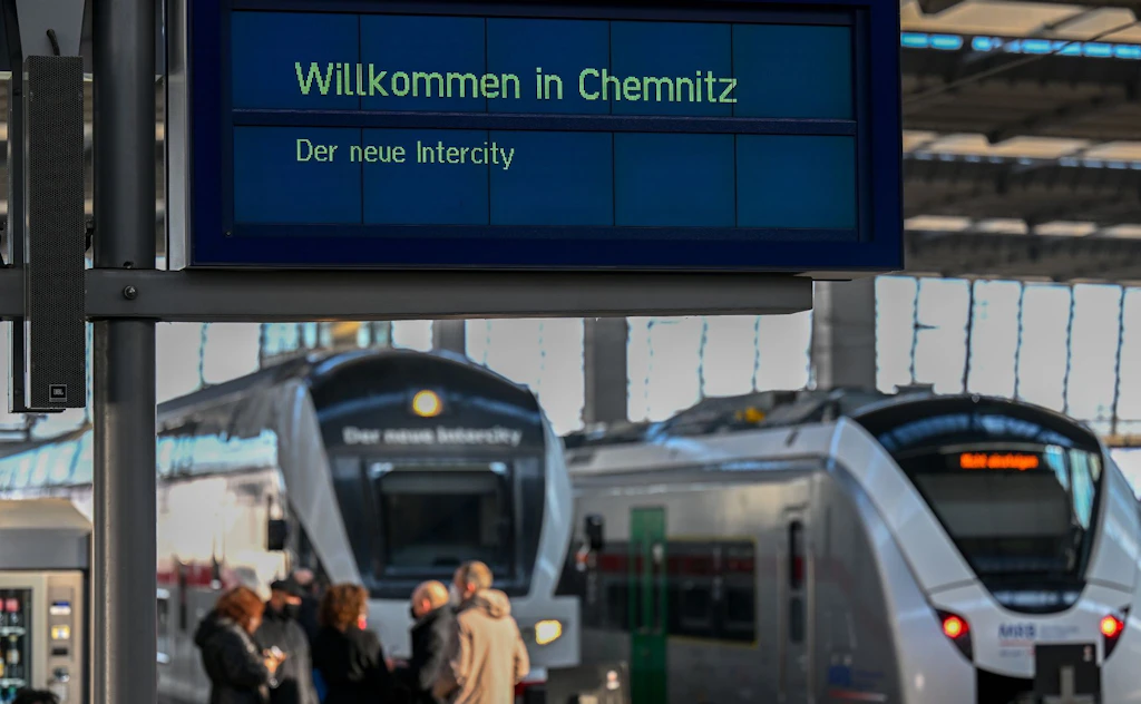 Wenn der Zug fährt. Falls der Zug fährt.