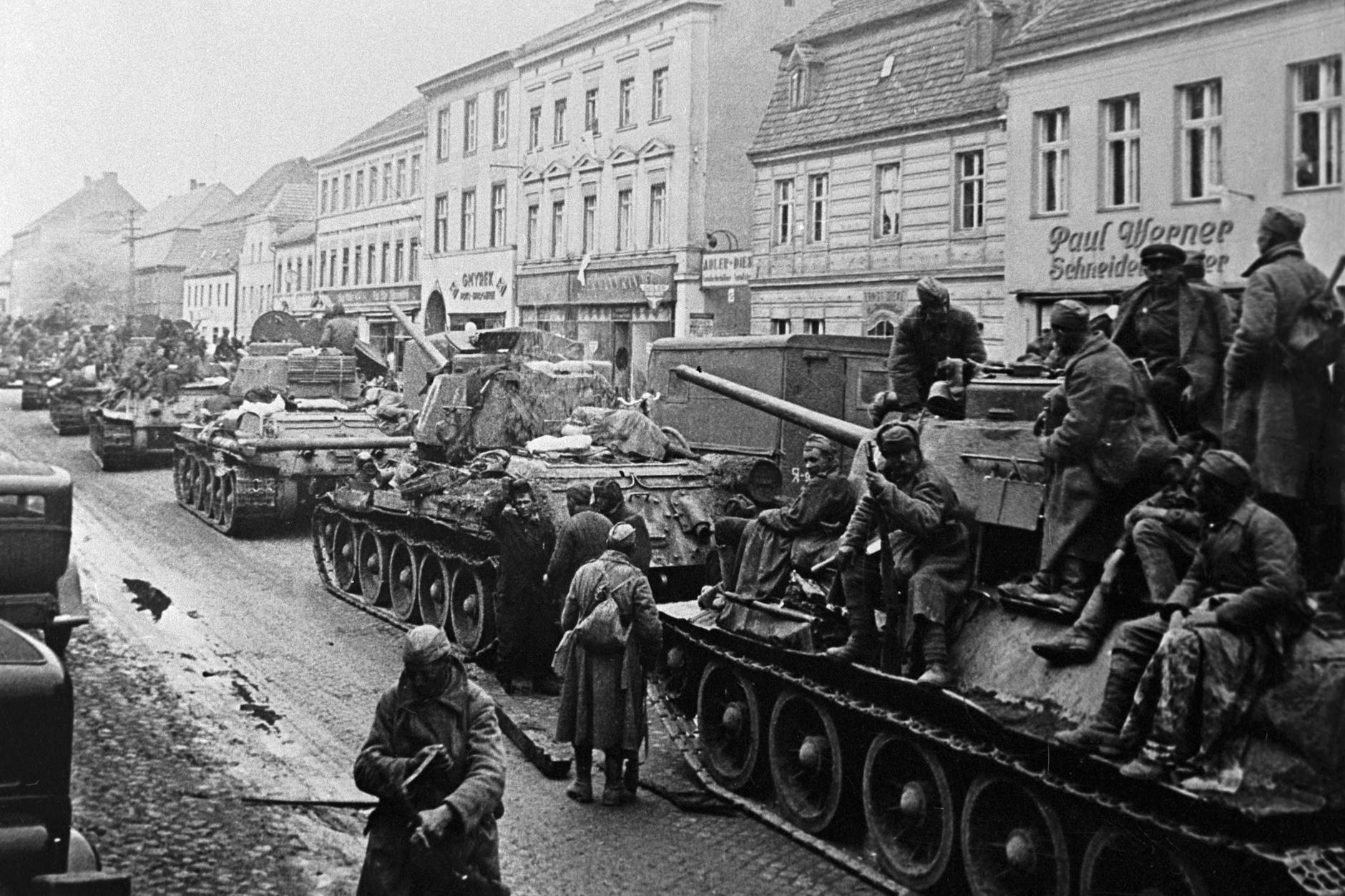 Sowjetische Truppen auf dem Weg nach Berlin