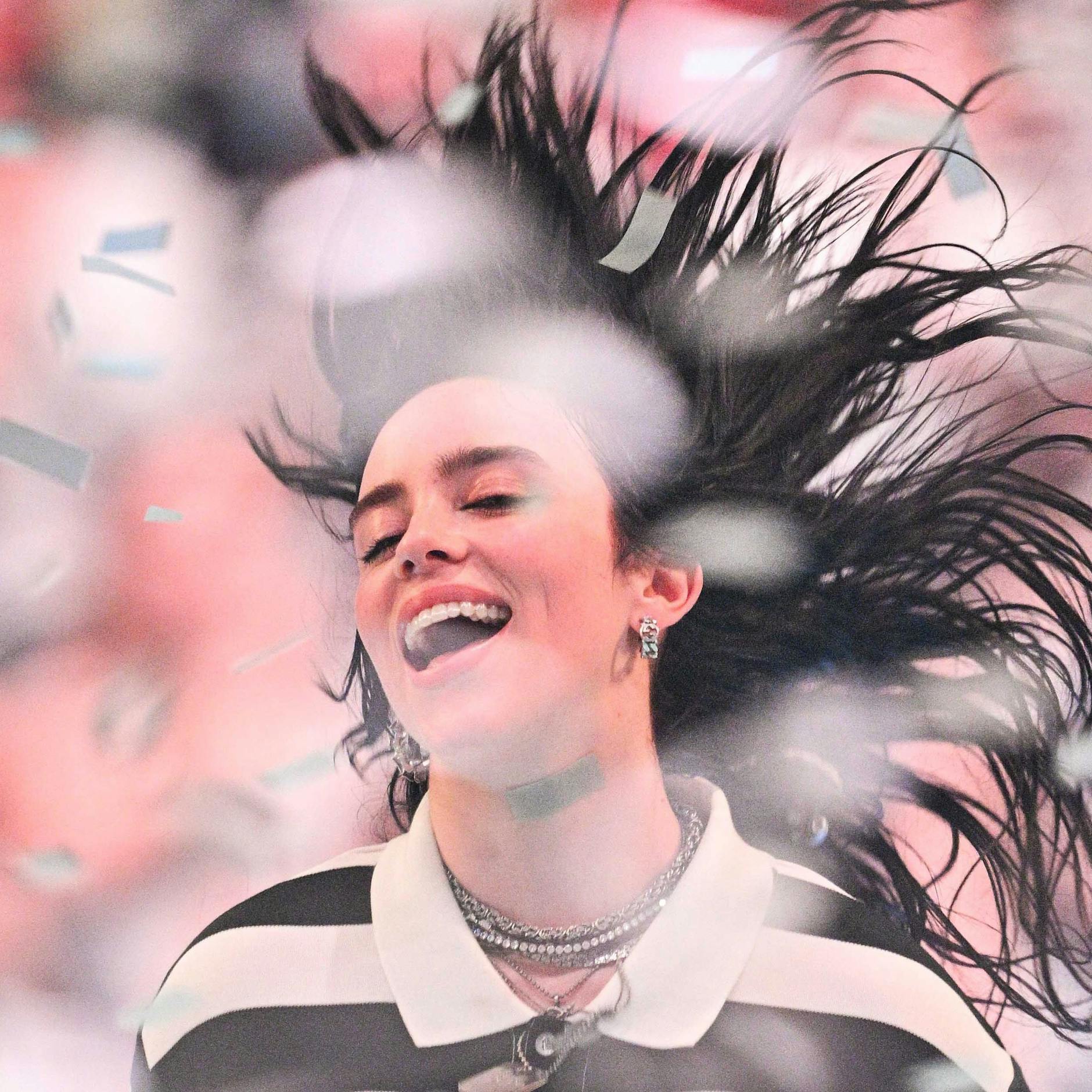 Image - Billie Eilish meldet sich am Berliner Ostbahnhof und an der Warschauer Straße zu Wort