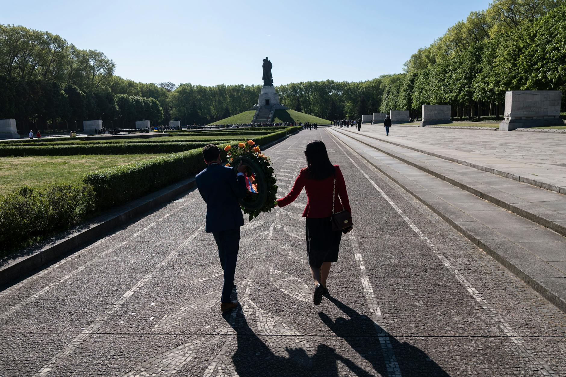 Das Sowjetische Ehrenmal im Treptower Park in Berlin erinnert an die 80.000 sowjetischen Soldaten der Roten Armee, die im Zweiten Weltkrieg in der Schlacht um Berlin gefallen sind.