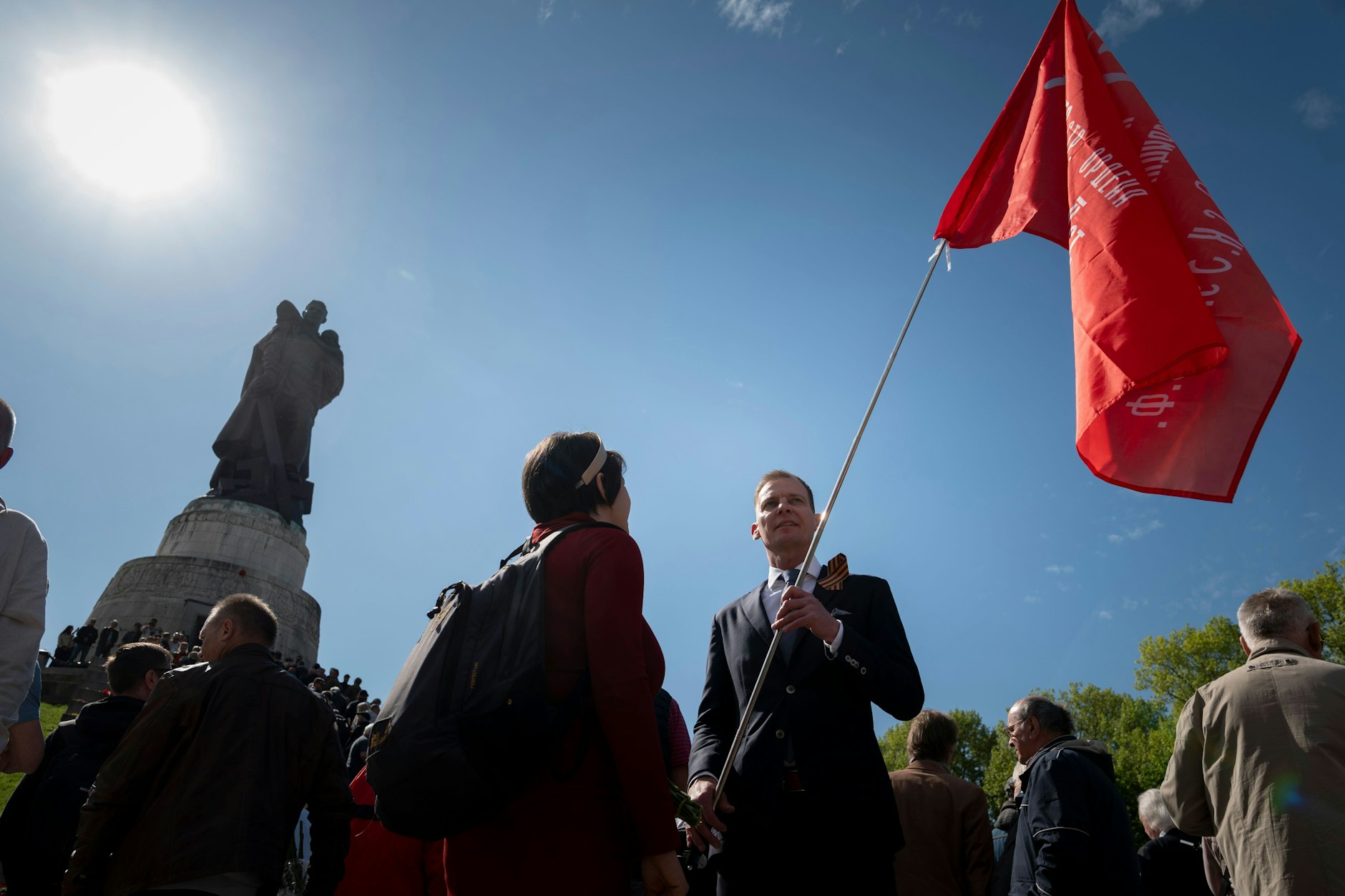 Vertreter der DKP (Deutsche Kommunistische Partei) brachten Fahnen mit.