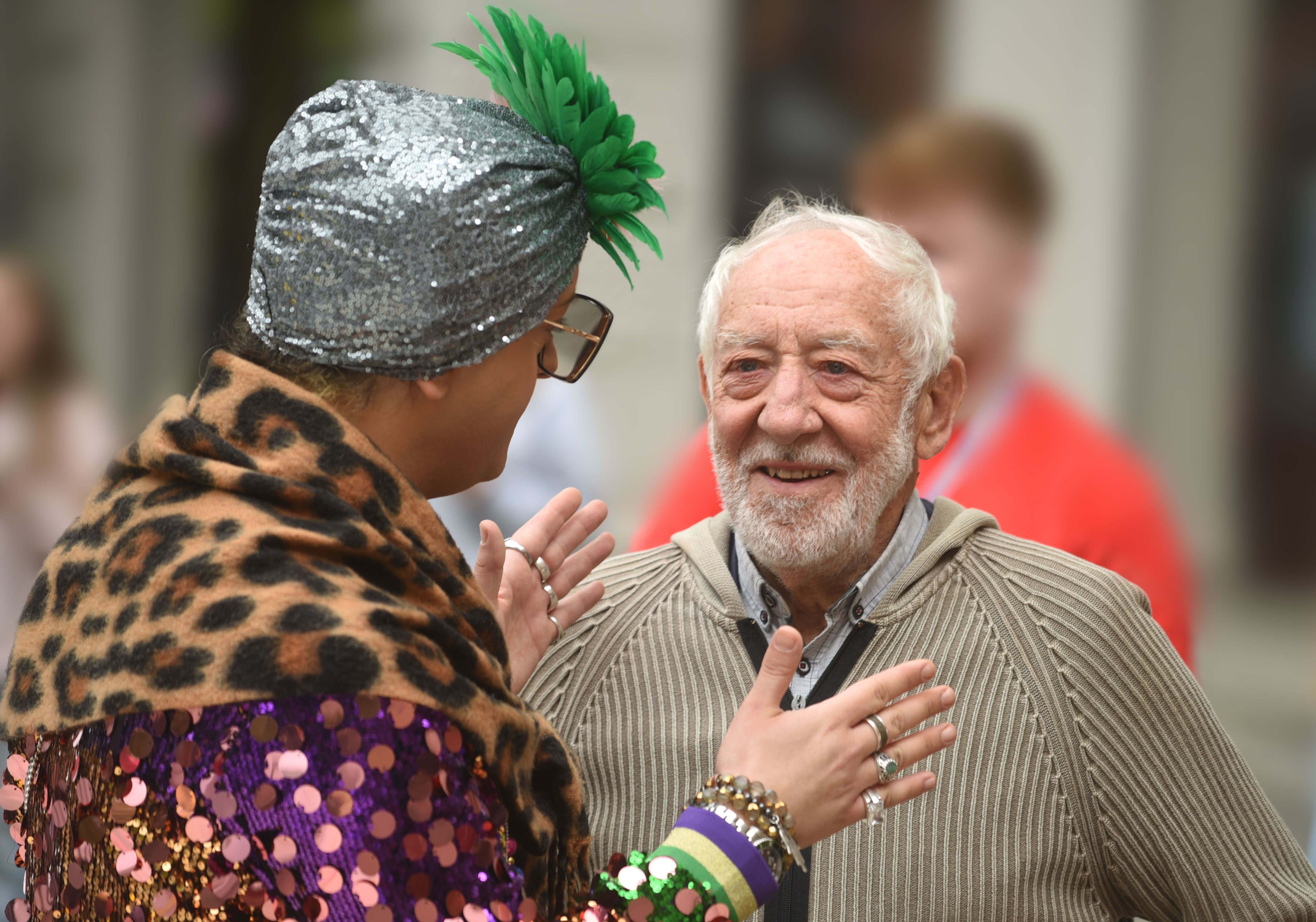 Image - „Classic Days“: Didi Hallervorden mit E-Bike bei Oldtimer-Show auf dem Kudamm