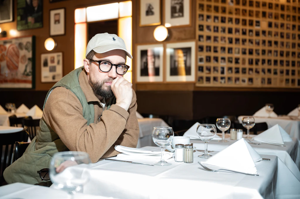 Beim Treffen mit der Berliner Zeitung: Prinz Pi in der legendären Paris Bar