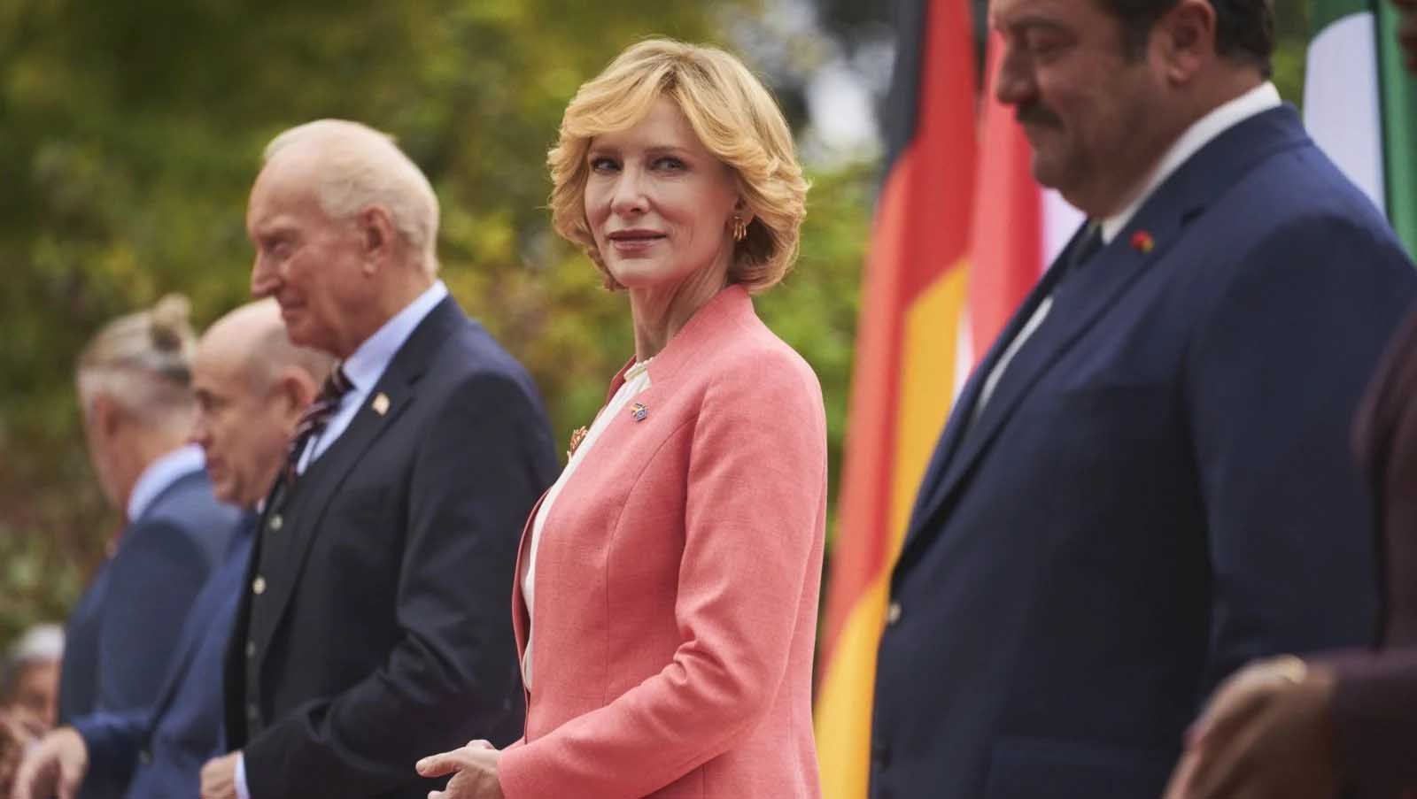 Schwarze Komödie „Tanz der Titanen“: Geht der G7-Gipfel im deutschen Wald verloren