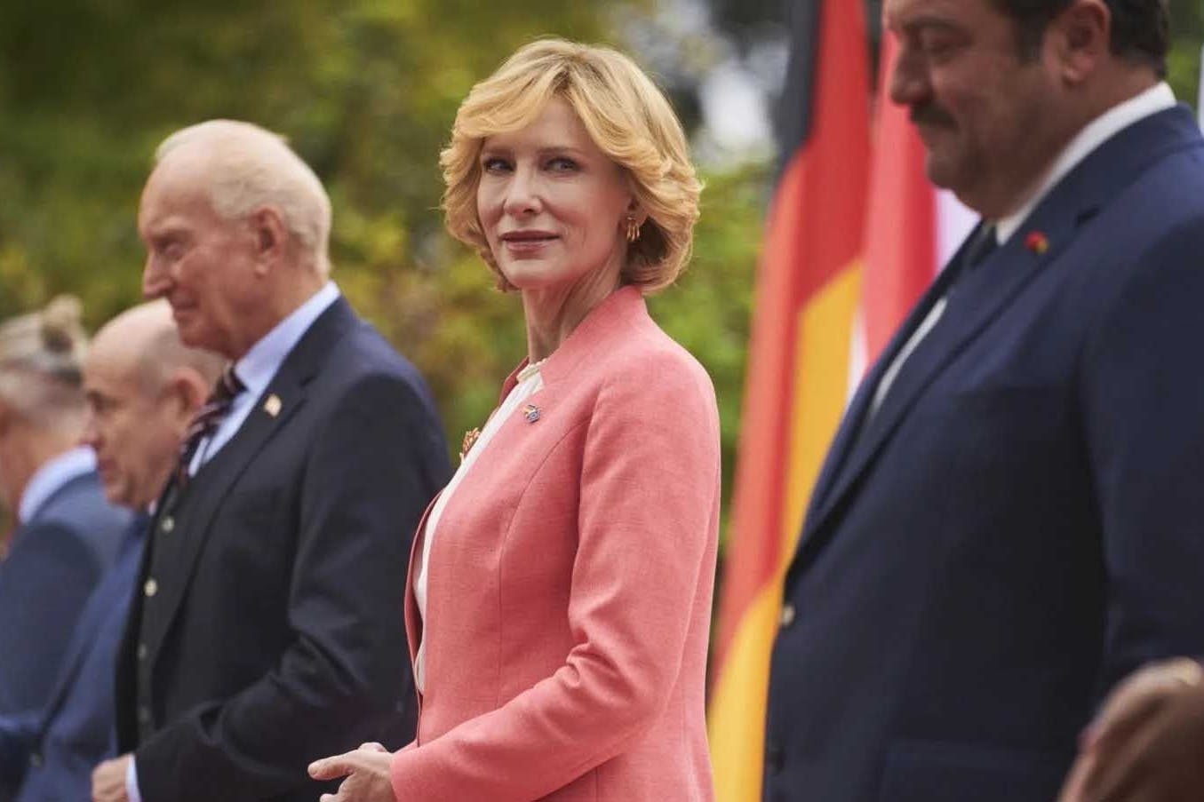 Die Mächtigsten unter sich: Die fiktive Bundeskanzlerin Hilda Ortmann (Cate Blanchett) ist die Gastgeberin bei einem G7-Gipfel.