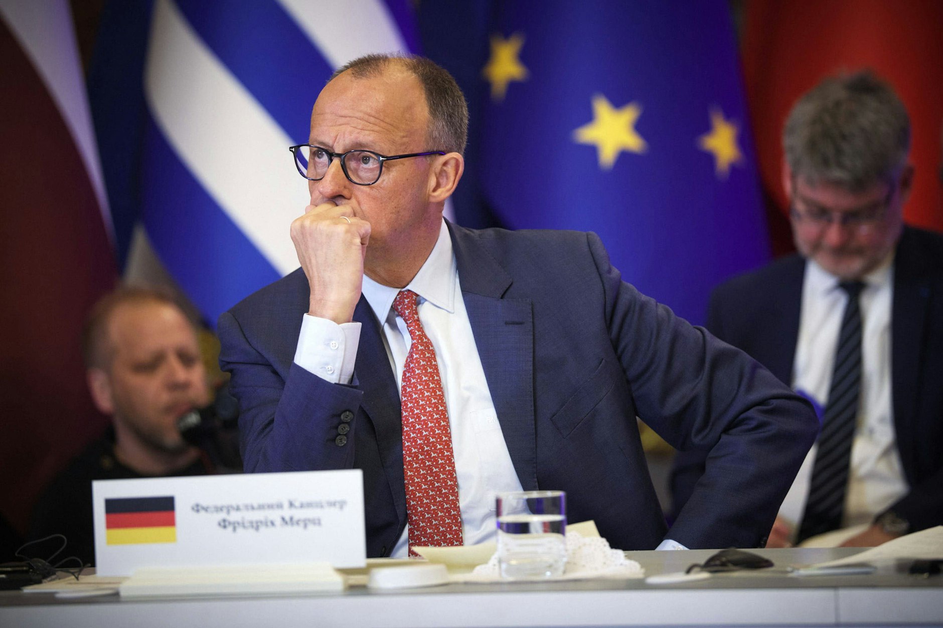 Die Position Deutschlands hat international wenig Gewicht: Friedrich Merz in Kiew.