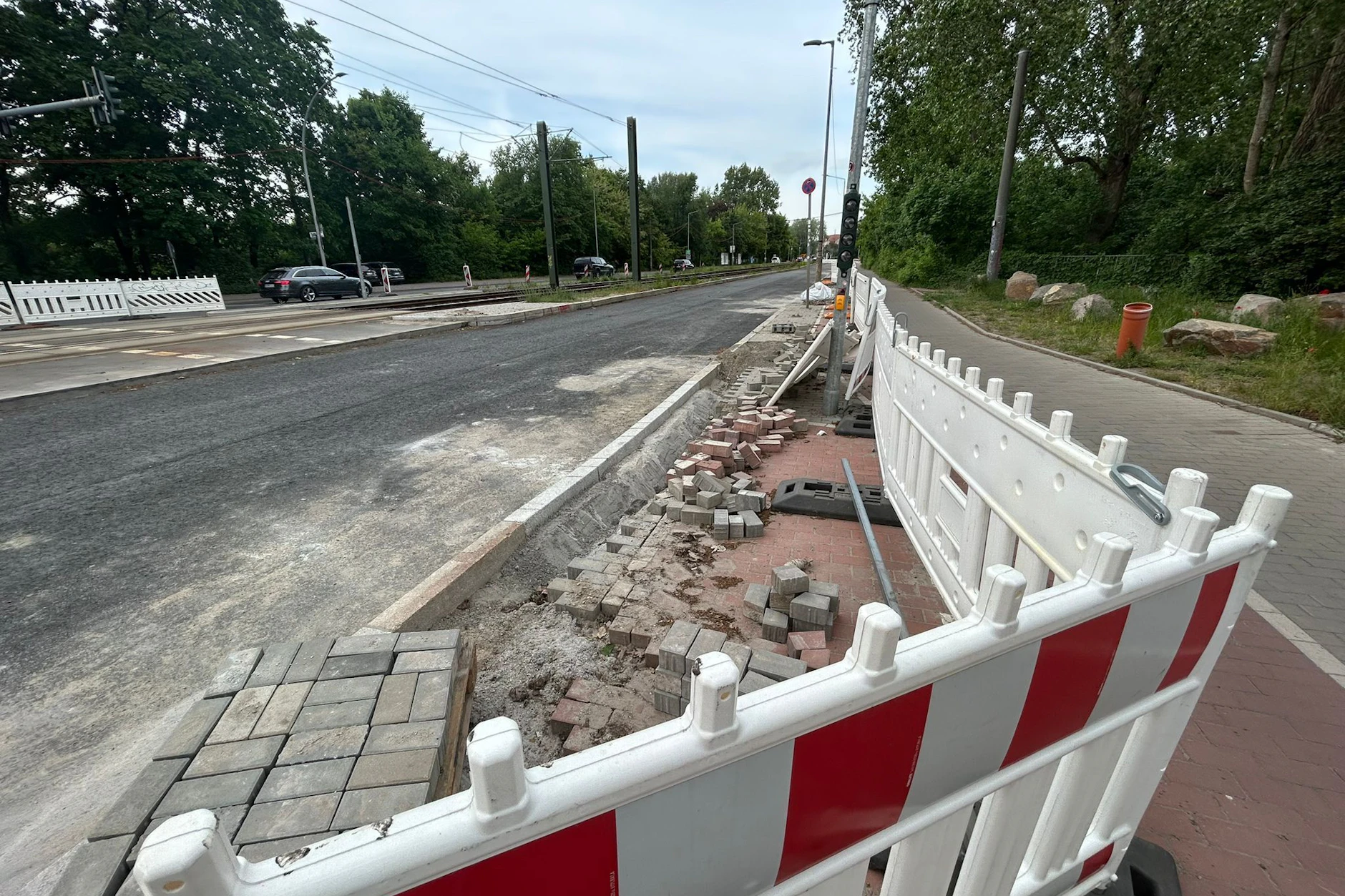 Entlang der Treskowallee in Karlshorst wird gefühlt schon seit Ewigkeiten gebaut. Am Mittwoch kommt nun eine neue Engstelle hinzu.