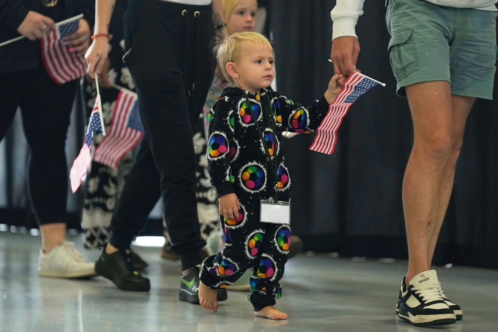 ABD, beyaz Güney Afrikalılar için tartışmalı mülteci programını genişletiyor