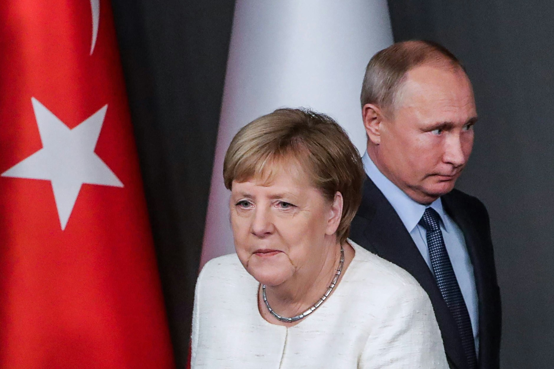 Bundeskanzlerin Angela Merkel und Russlands Präsident Wladimir Putin bei einem Gipfeltreffen im Oktober 2018 (Symbolbild)