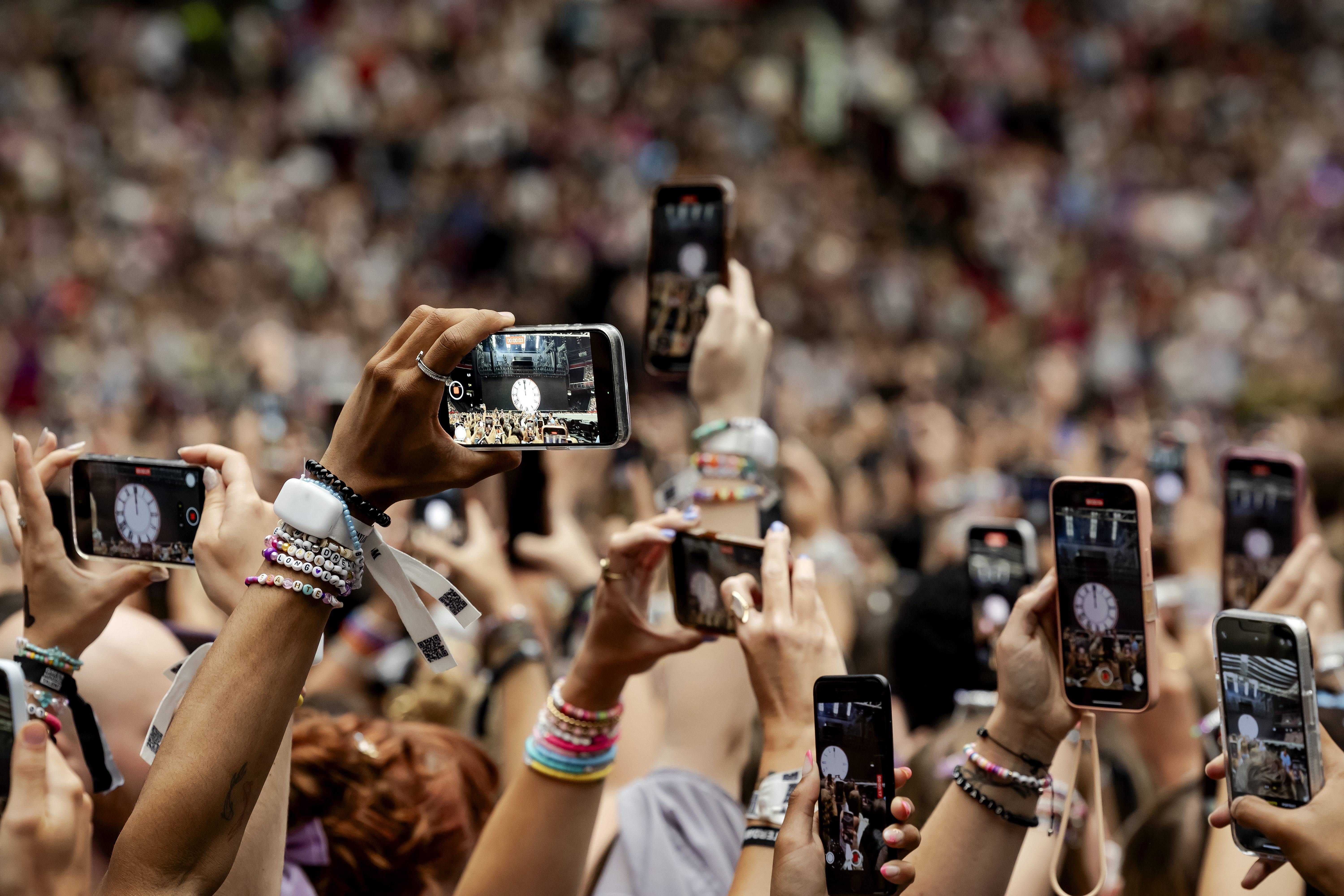 Handys runter, Konzert genießen: Ihr Smartphone-Filmer nervt einfach nur!
