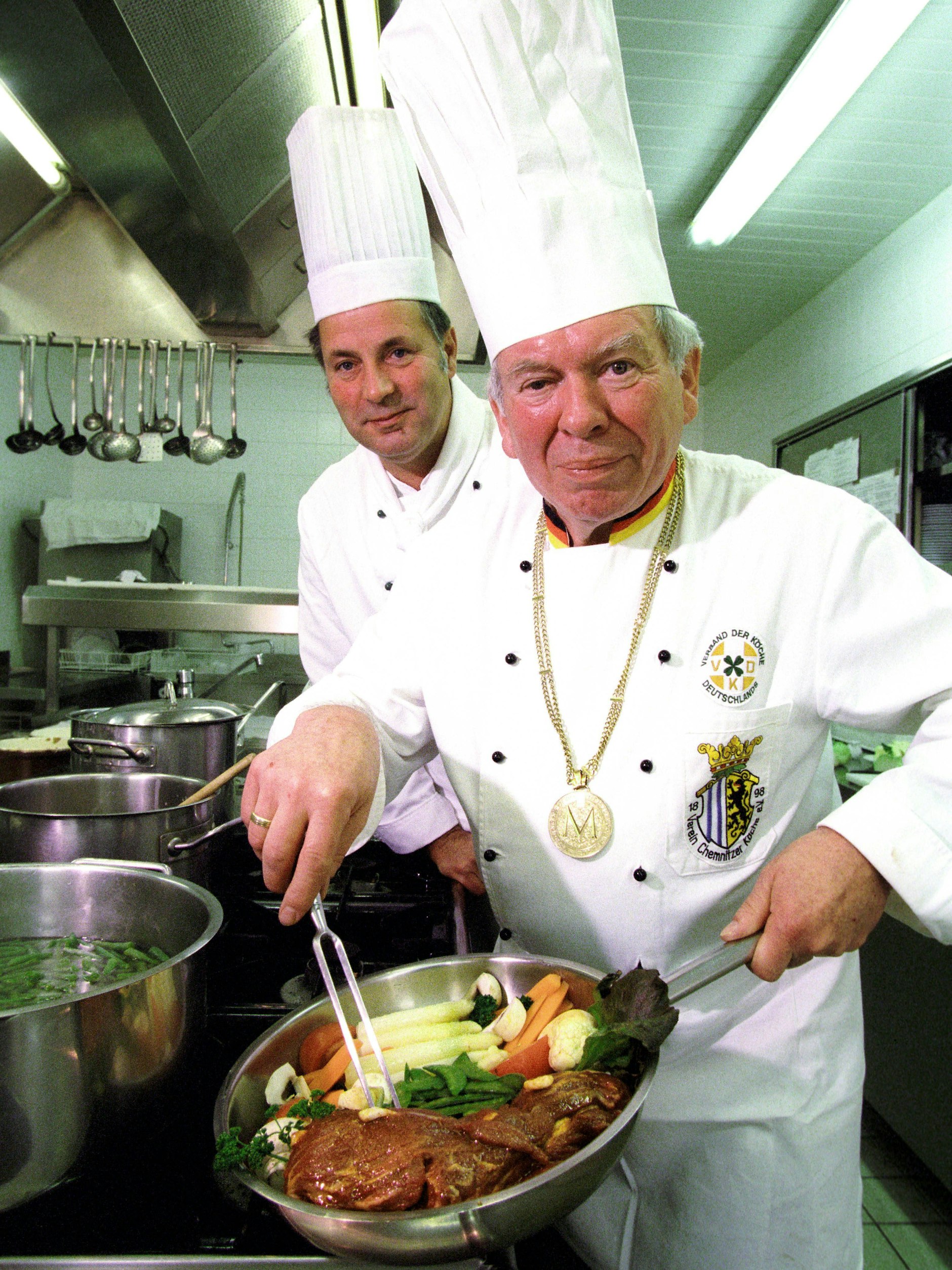 Kurt Drummer mit dem Kochteam im Hotel Auerbach im Erzgebirge