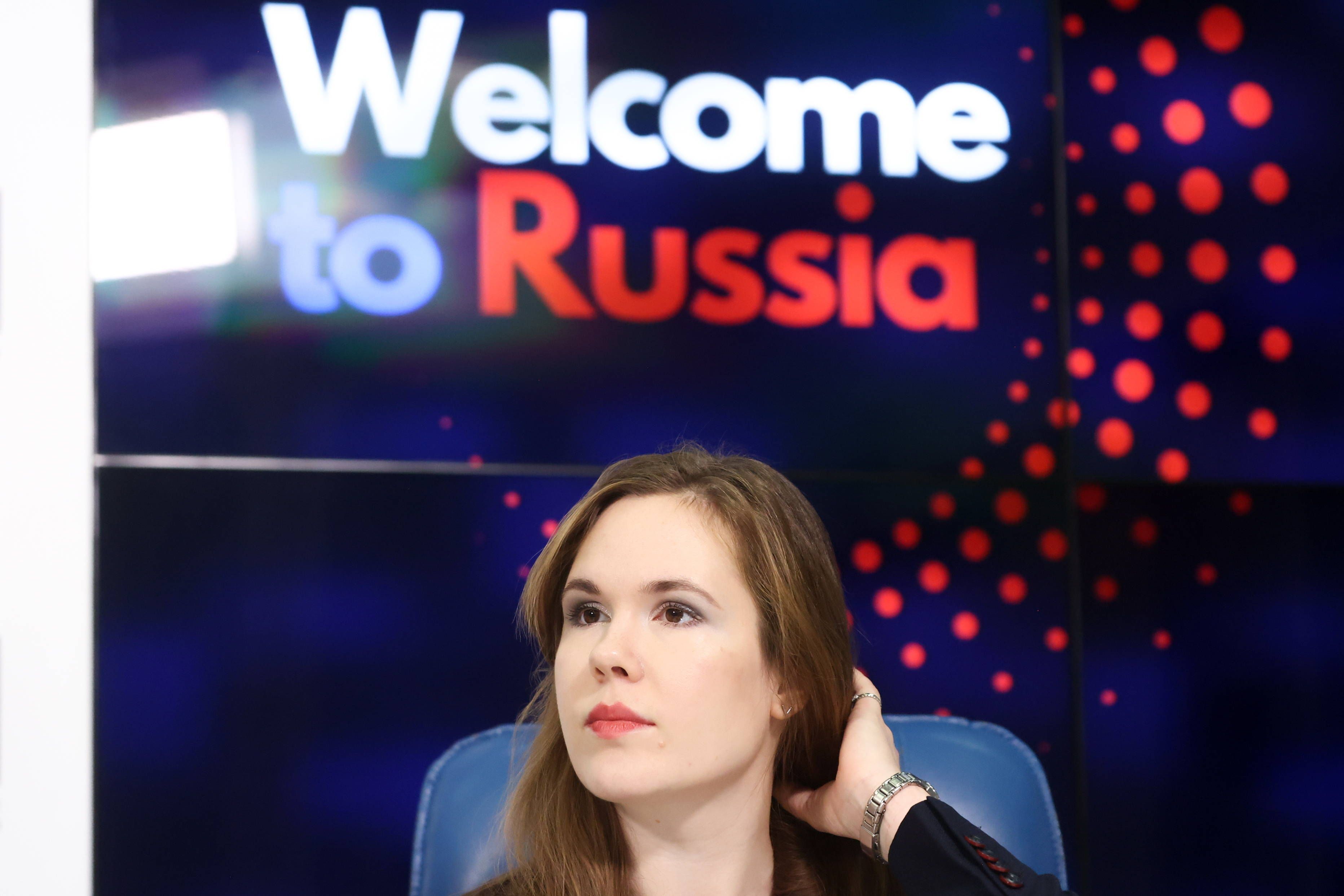 EU-Sanktionen gegen Russland: Deutsche Blogger Alina Lipp und Thomas Röper im Visier