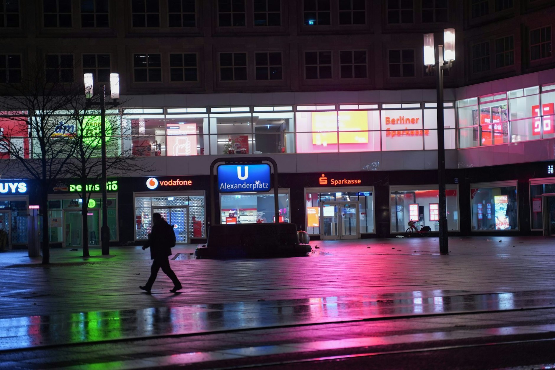 Ein ungewöhnlicher Einsatz für die Polizei: Zwei Frauen mit ihren Kindern waren in einem Kaufhaus eingeschlossen.