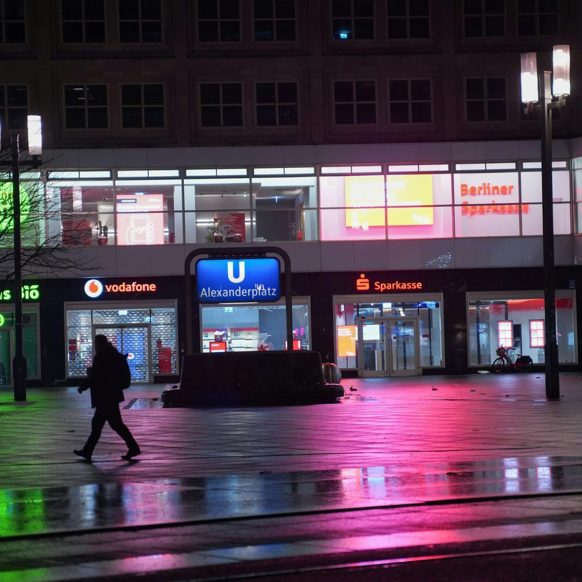 Image - Alexanderplatz: Zwei Mütter mit Kindern im Kaufhaus eingeschlossen