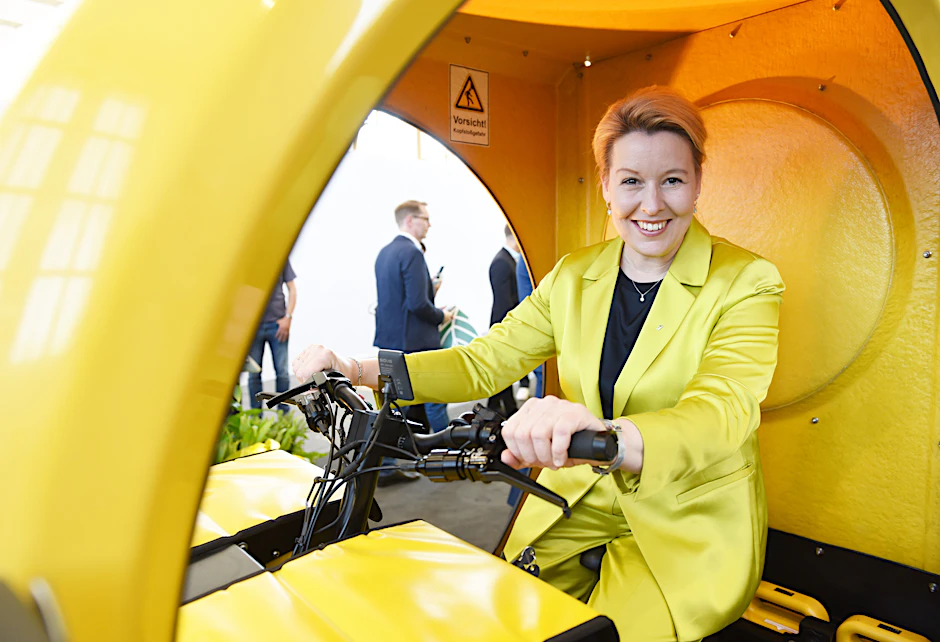 Berlins Sonnenkönigin? Wirtschaftssenatorin Franziska Giffey (SPD) beim Greentech Festival 2025 vor einem Monat.