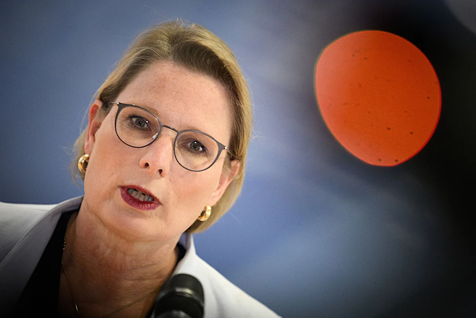 Stefanie Hubig (SPD) will Frauen besser schützen.