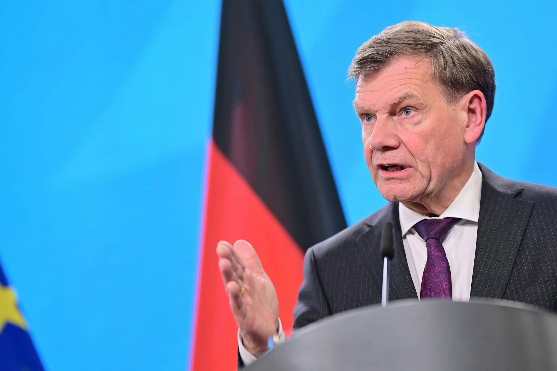 Johann Wadephul (CDU) verteigt sich nach Kritik an seinen Syrien-Aussagen.