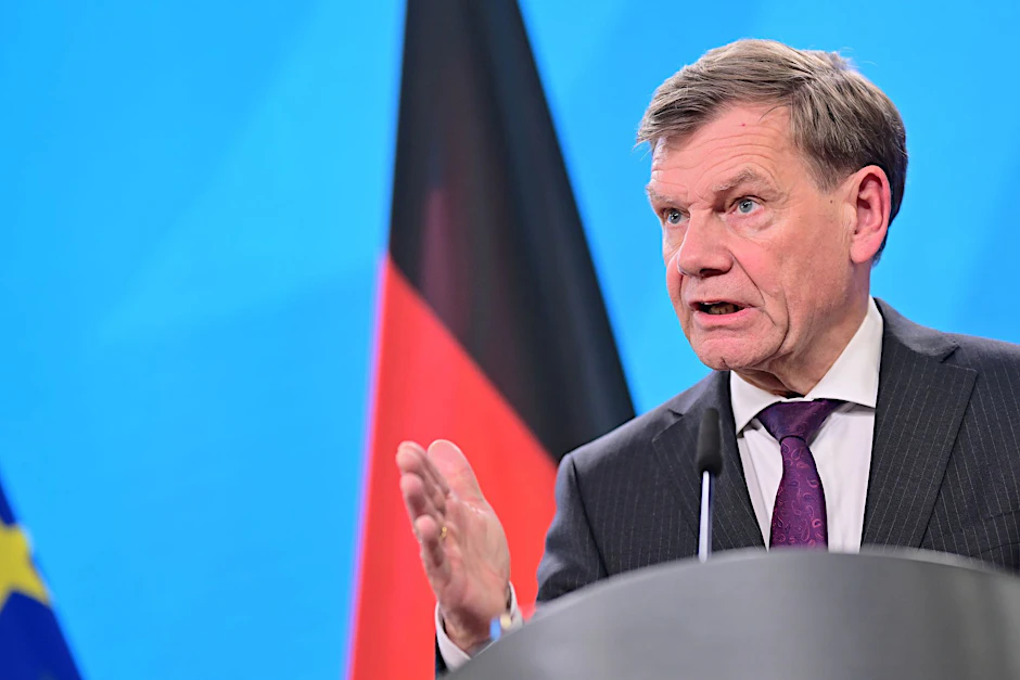 Johann Wadephul (CDU) verteigt sich nach Kritik an seinen Syrien-Aussagen.