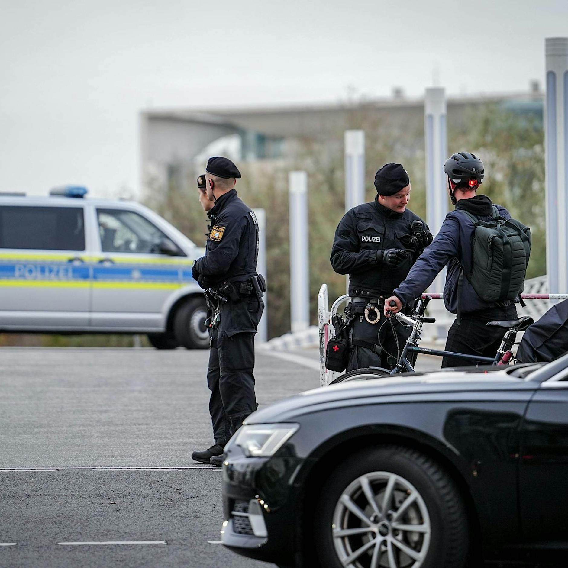 Selenskyj-Besuch in Berlin: Diese Straßen sind gesperrt – Züge und Autos müssen am Mittwoch stehen bleiben