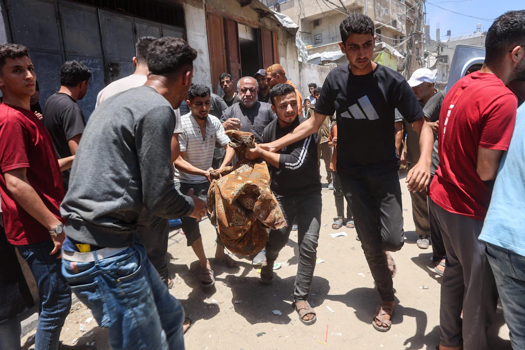 Israel werden zahlreiche Kriegsverbrechen vorgeworfen. Am Montag wurden Tote im Gazastreifen geborgen.