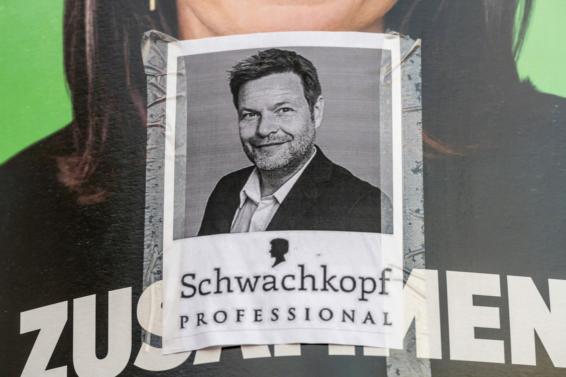 „Schwachkopf“-Meme: Im November 2024 wurde das Haus von Rentner Stefan Niehoff durchsucht, nachdem er unter anderem ein Bild von Habeck verbreitet hatte.