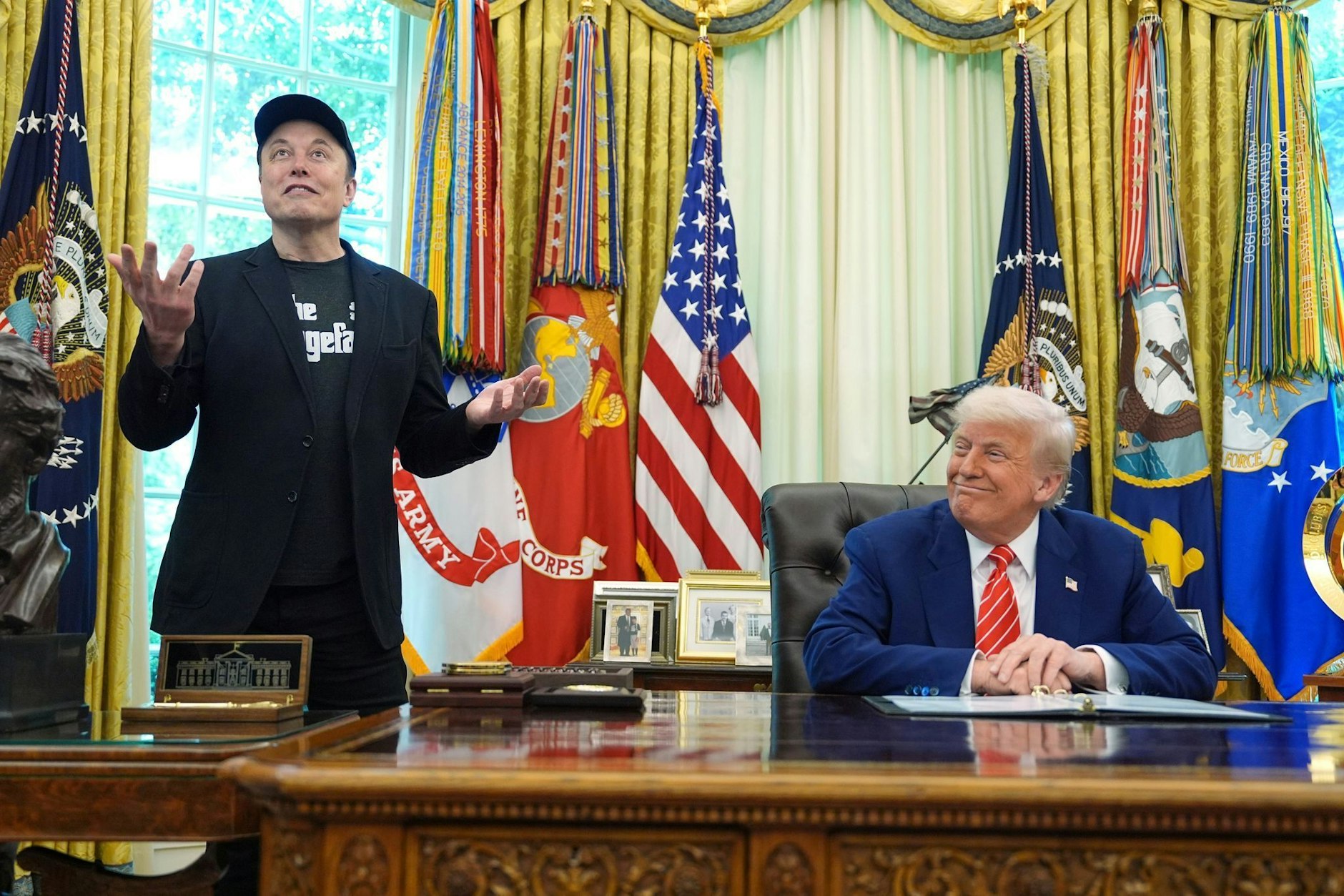 Elon Musk bei einer Pressekonferenz mit Präsident Donald Trump im Oval Office des Weißen Hauses.