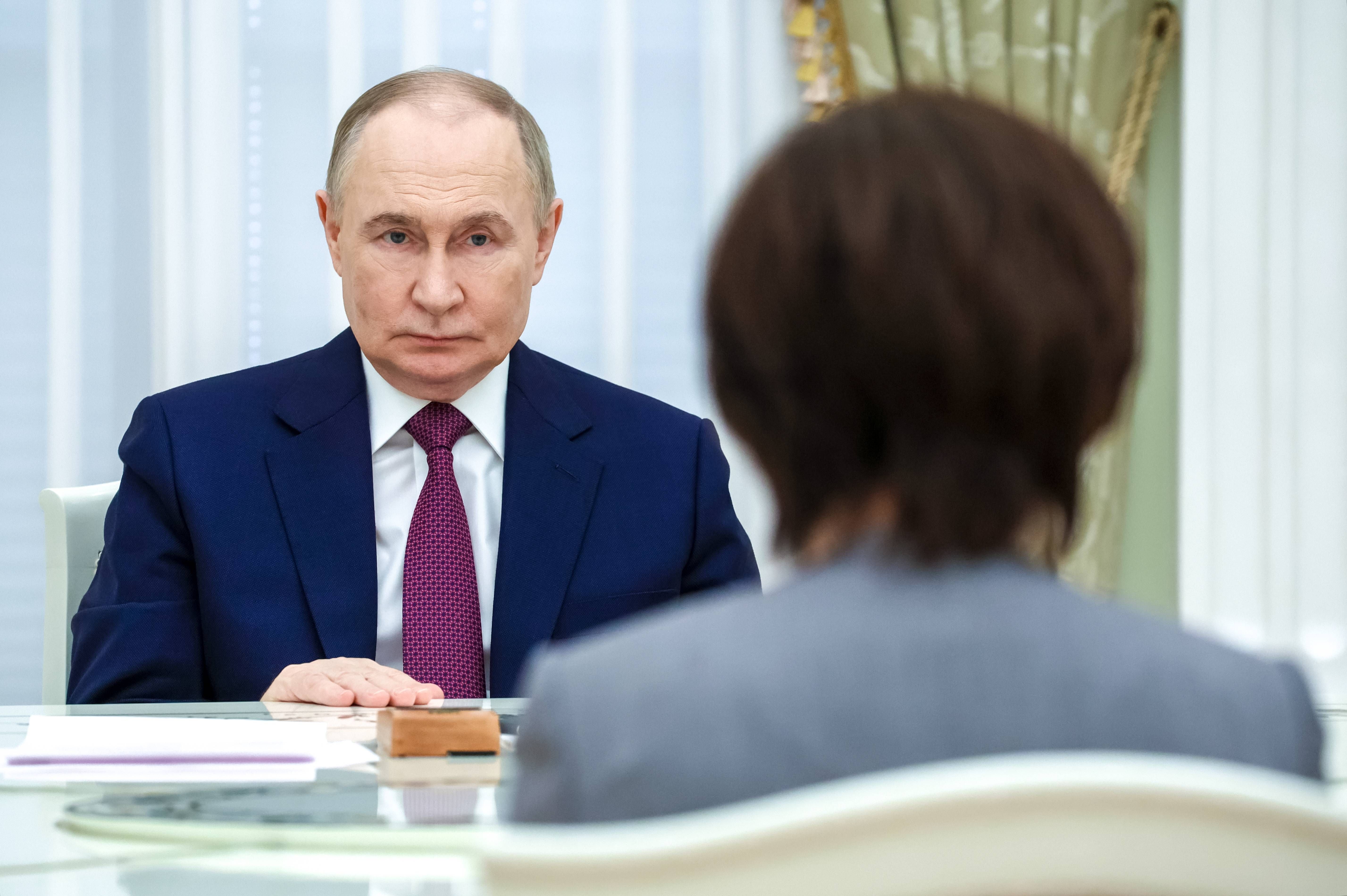 Bericht: Putins Tochter soll in Pariser Galerie mit Antikriegskunst arbeiten