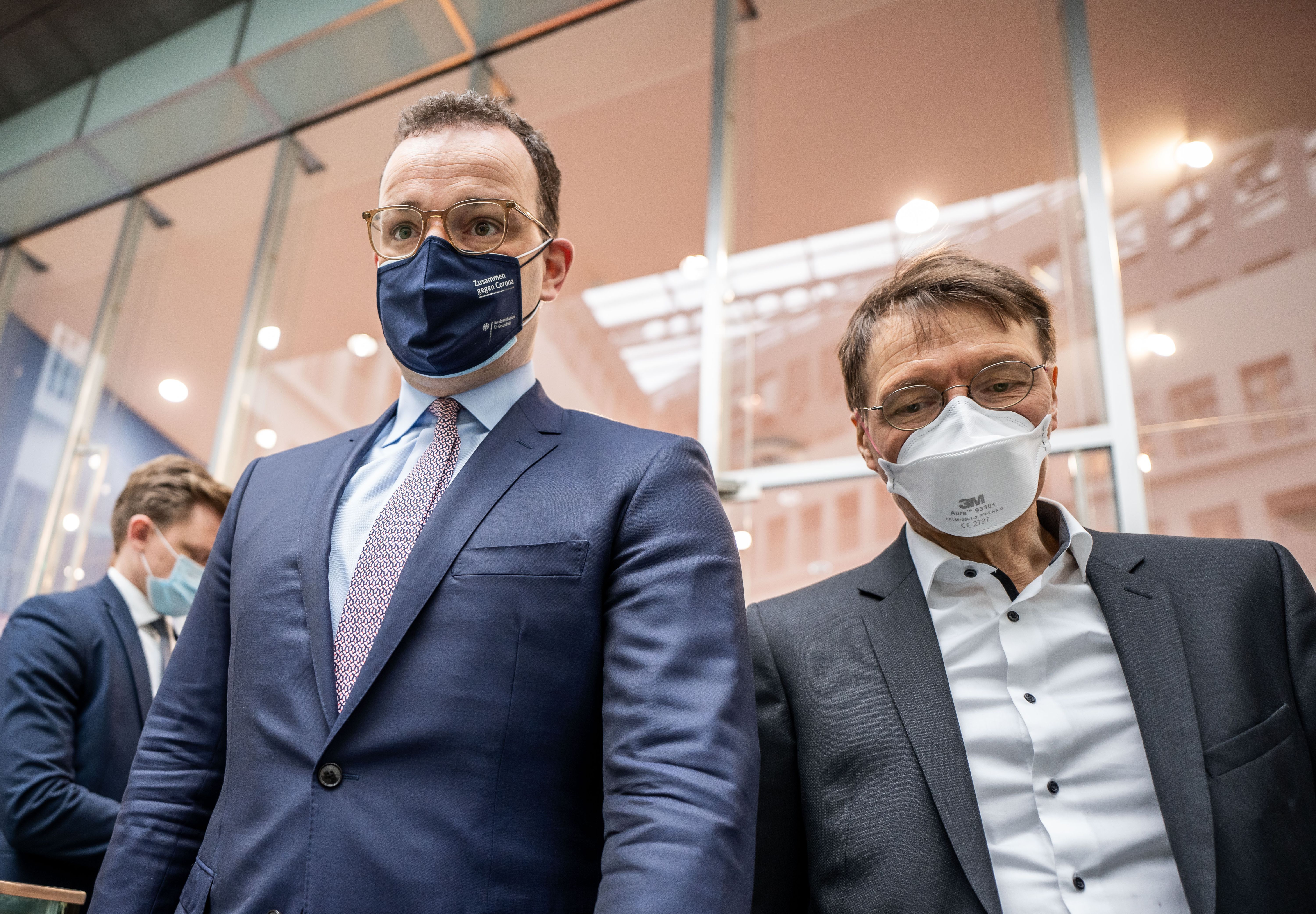 Debatte über Spahns Masken: Politische Ablenkungsmanöver statt Corona-Aufarbeitung