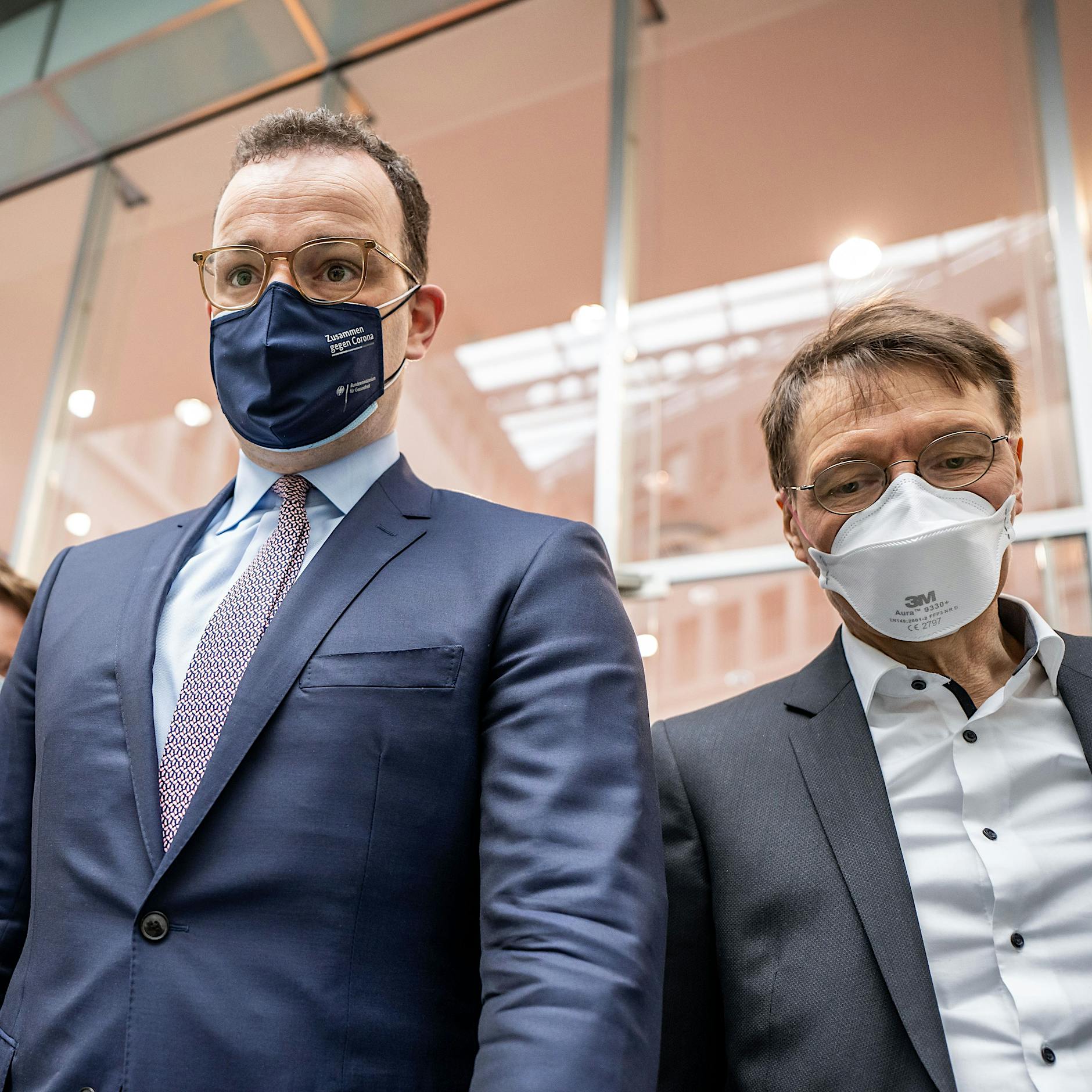 Debatte über Spahns Masken: Politische Ablenkungsmanöver statt Corona-Aufarbeitung