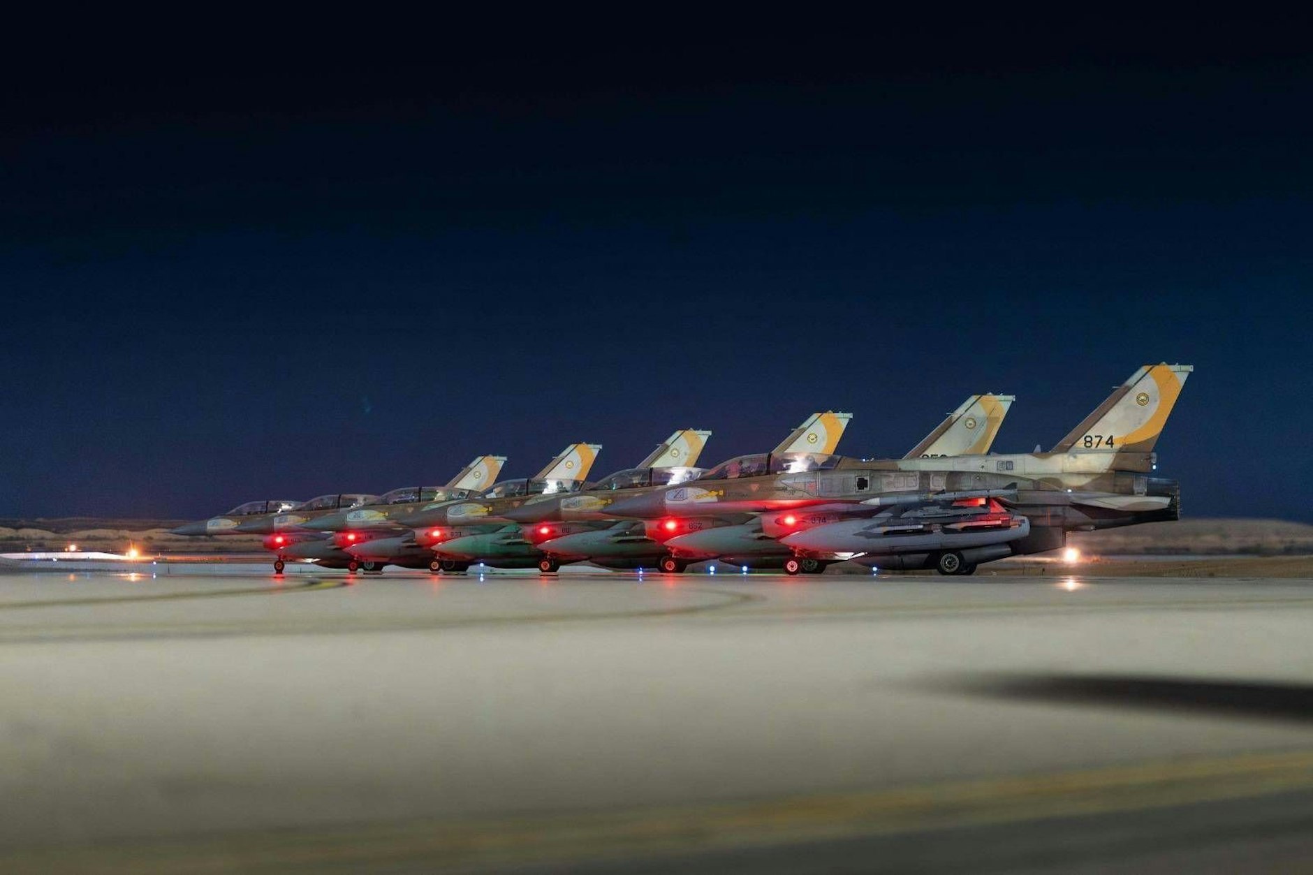 Von der israelischen Luftwaffe veröffentlichte Bilder zeigen Kampfjets beim Start.