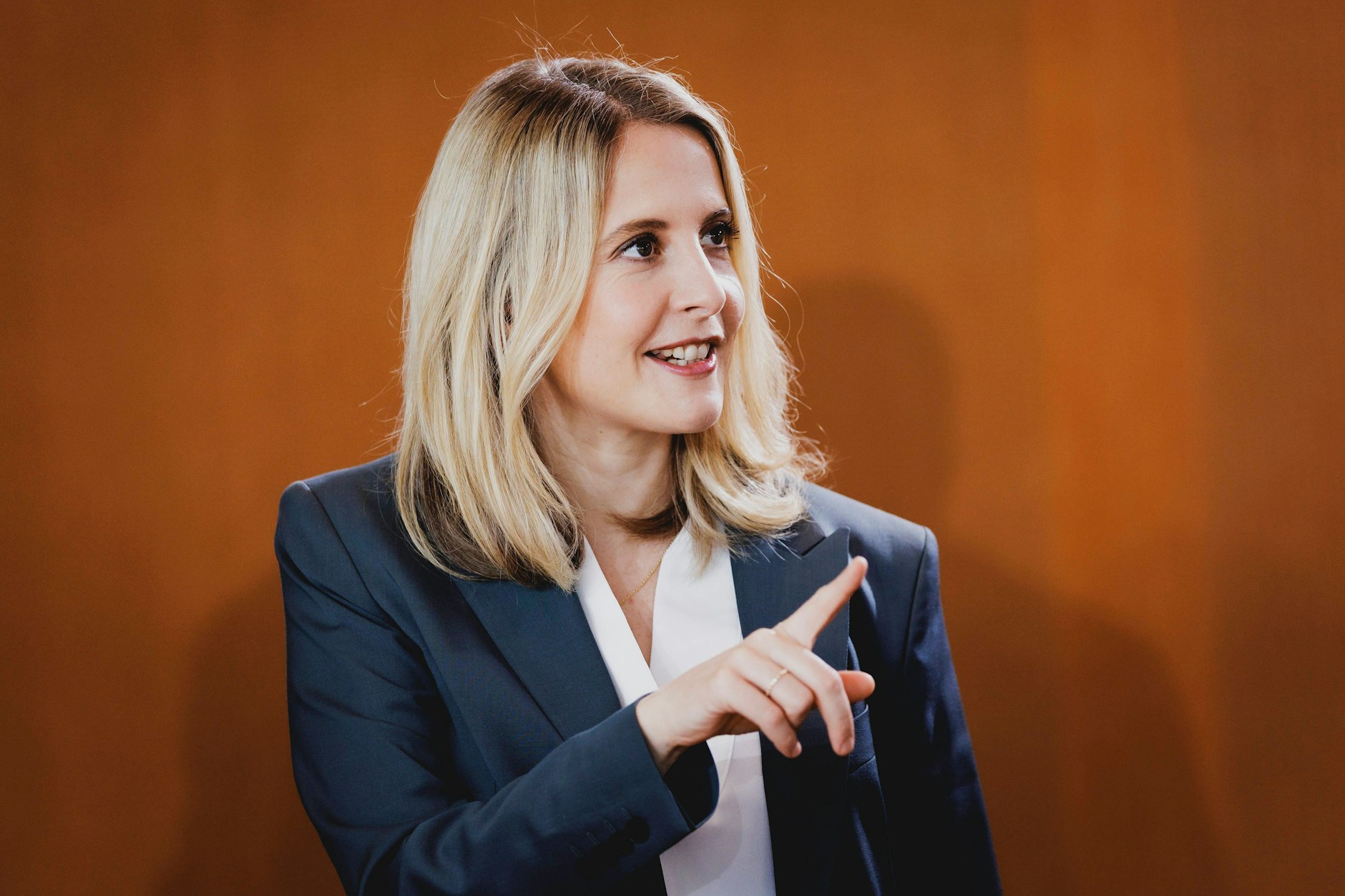 Bundesbauministerin Verena Hubertz (SPD) will Besserverdienende in Sozialwohnungen zur Kasse bitten.