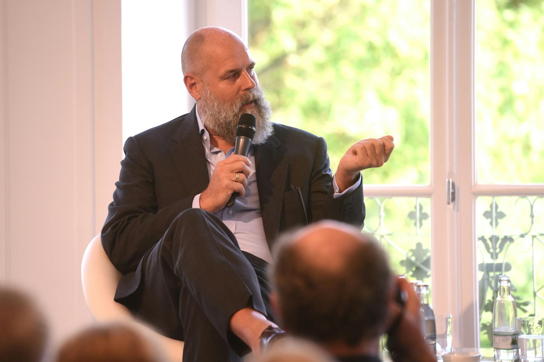 „Es bleibt nichts, wie es ist“: Holger Friedrich mit Bernd Hilder im Gespräch auf Schloss Ettersburg bei Weimar.