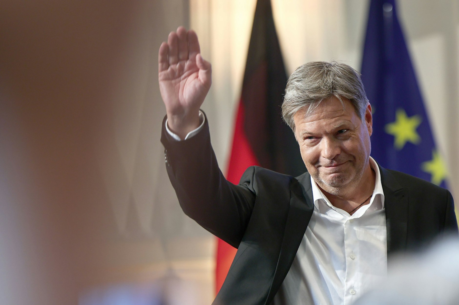 Robert Habeck (Grüne), Ex-Wirtschaftsminister, werden vom Bundesrechnungshof schwere Versäumnisse bei der Prüfung der Erfolgsaussichten des Batterieherstellers Northvolt vorgehalten.