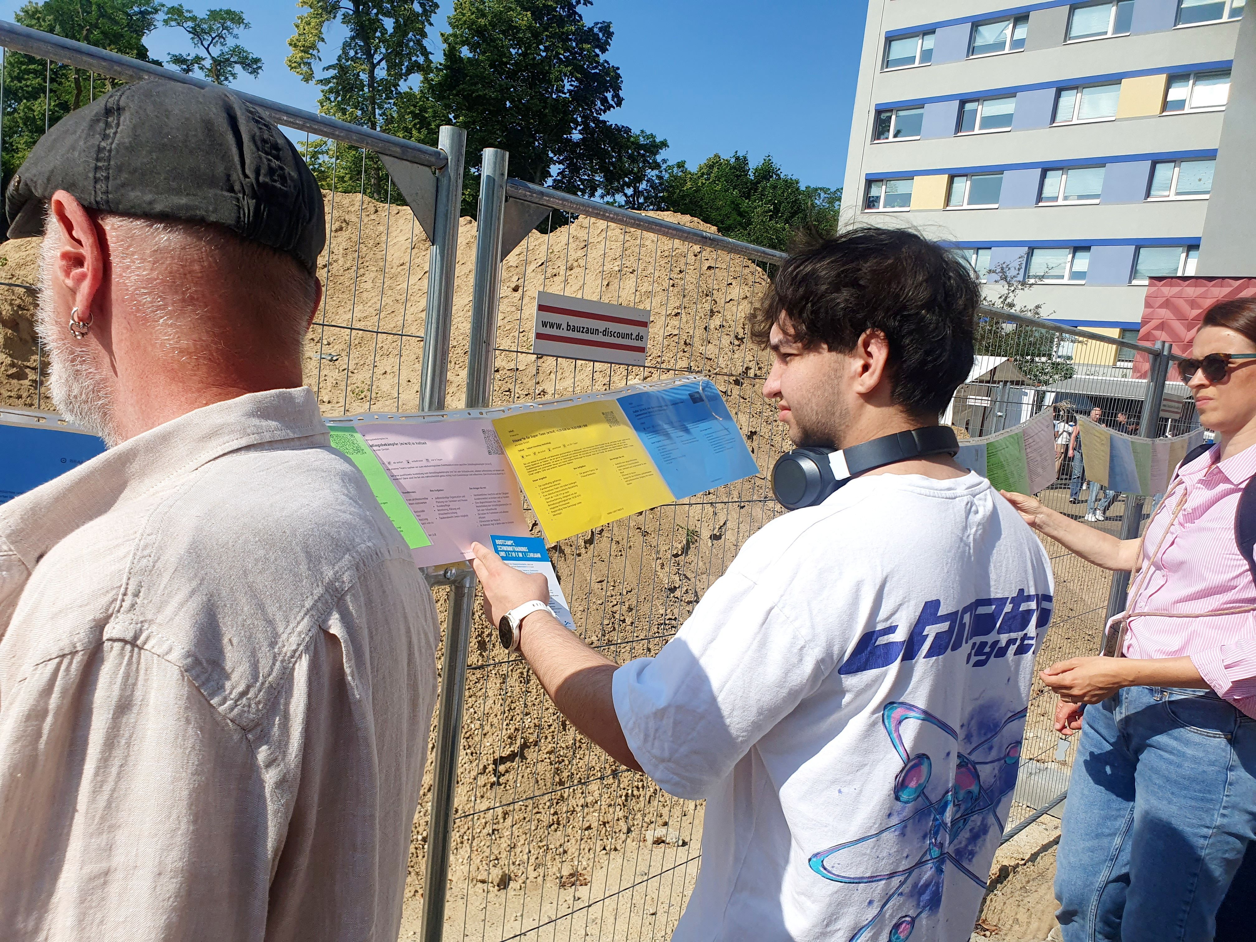 „Zu anstrengend“, „alles kompliziert“: Ukrainer auf einer Jobmesse in Lichtenberg