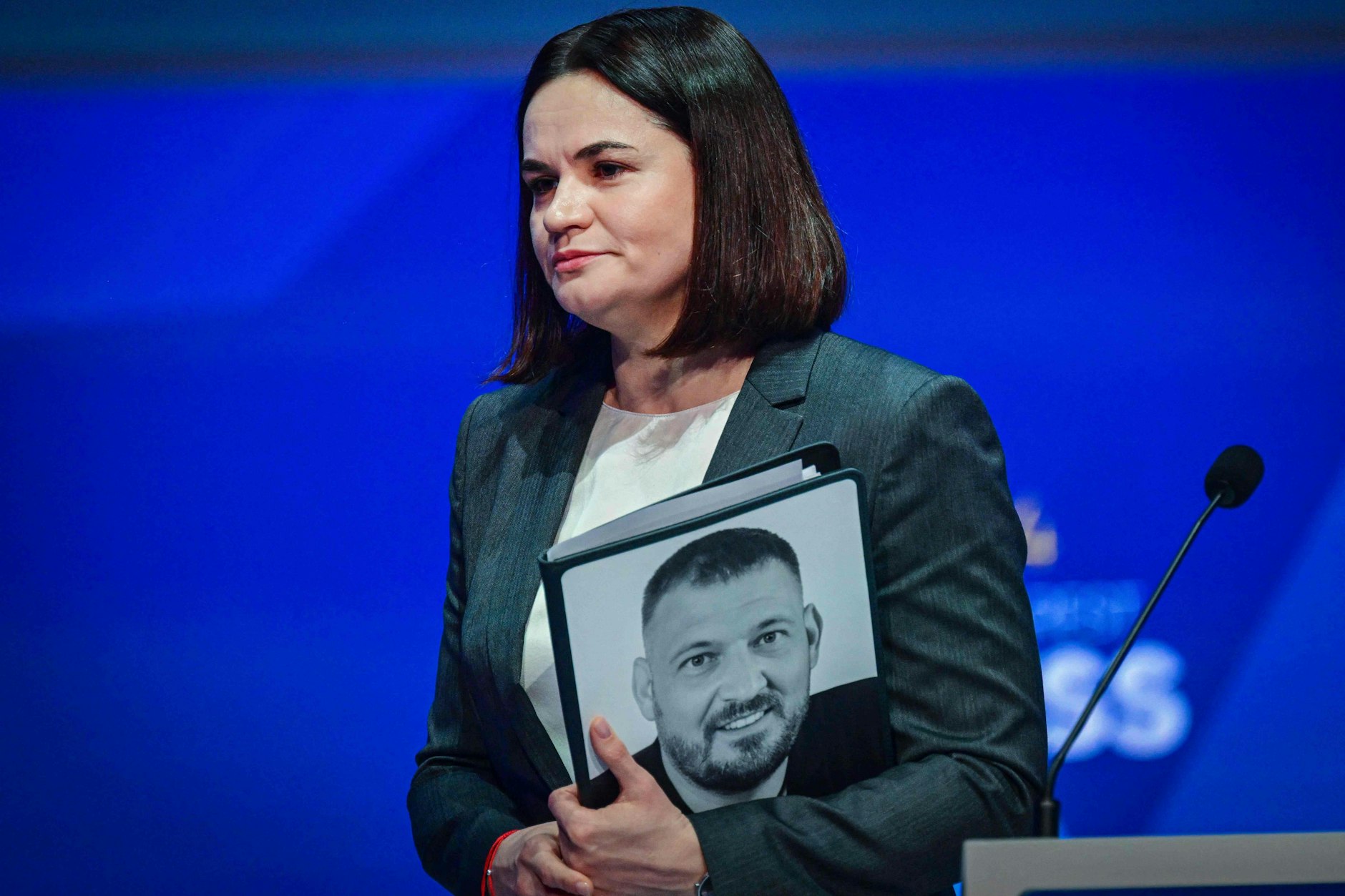 Nach fünf Jahren im belarussischen Gefängnis: Das Oppositionspaar Swetlana und Sergej Tichanowski sind wieder vereinigt.