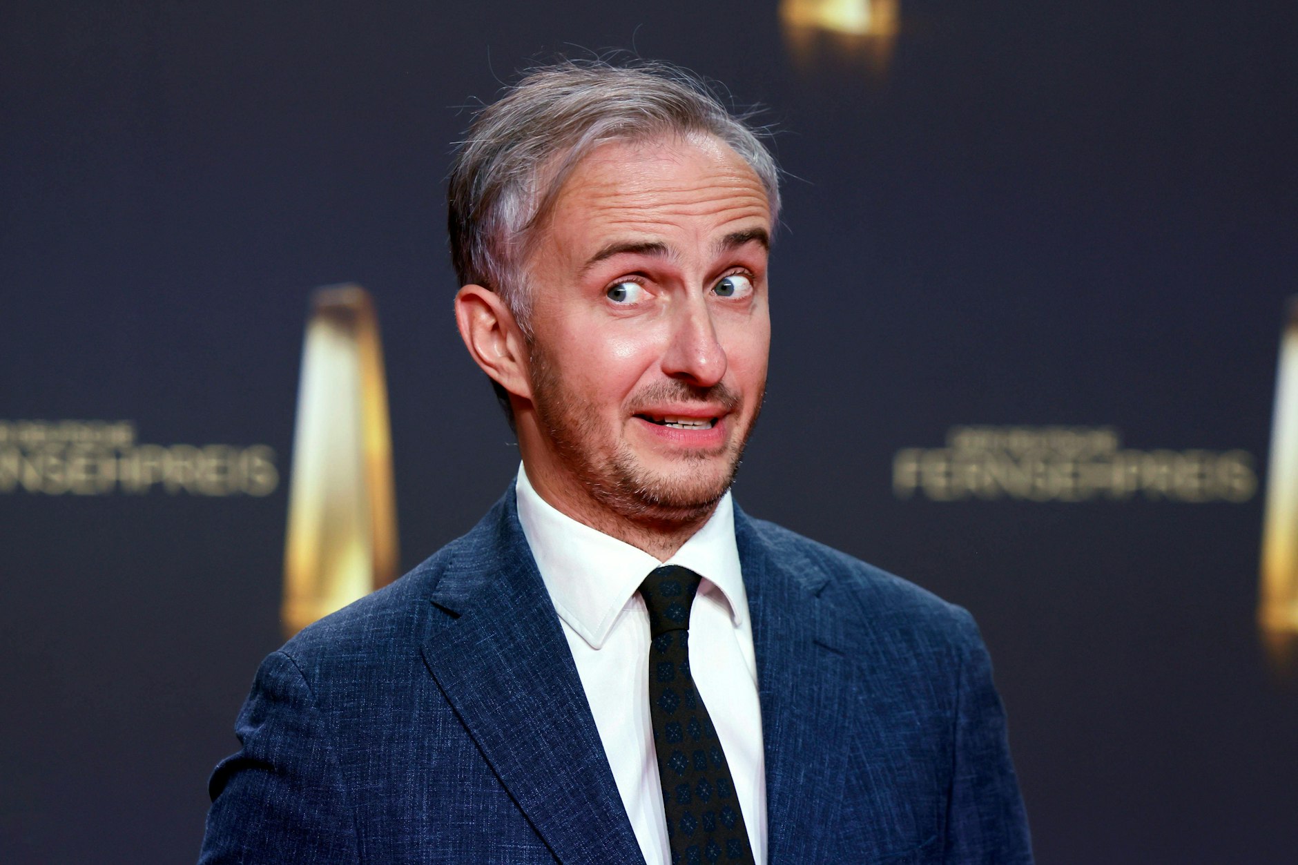 Jan Böhmermann:&nbsp; „der Gesellschaft die Wurst vorhalten“