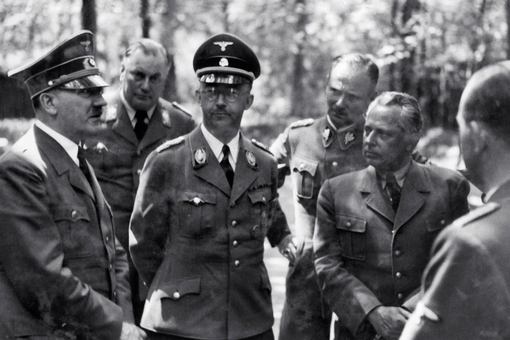 Eine Gleichsetzung Russlands unter Putin mit dem NS-Regime würde zu weit gehen. Im Bild: Adolf Hitler und Heinrich Himmler, 1939