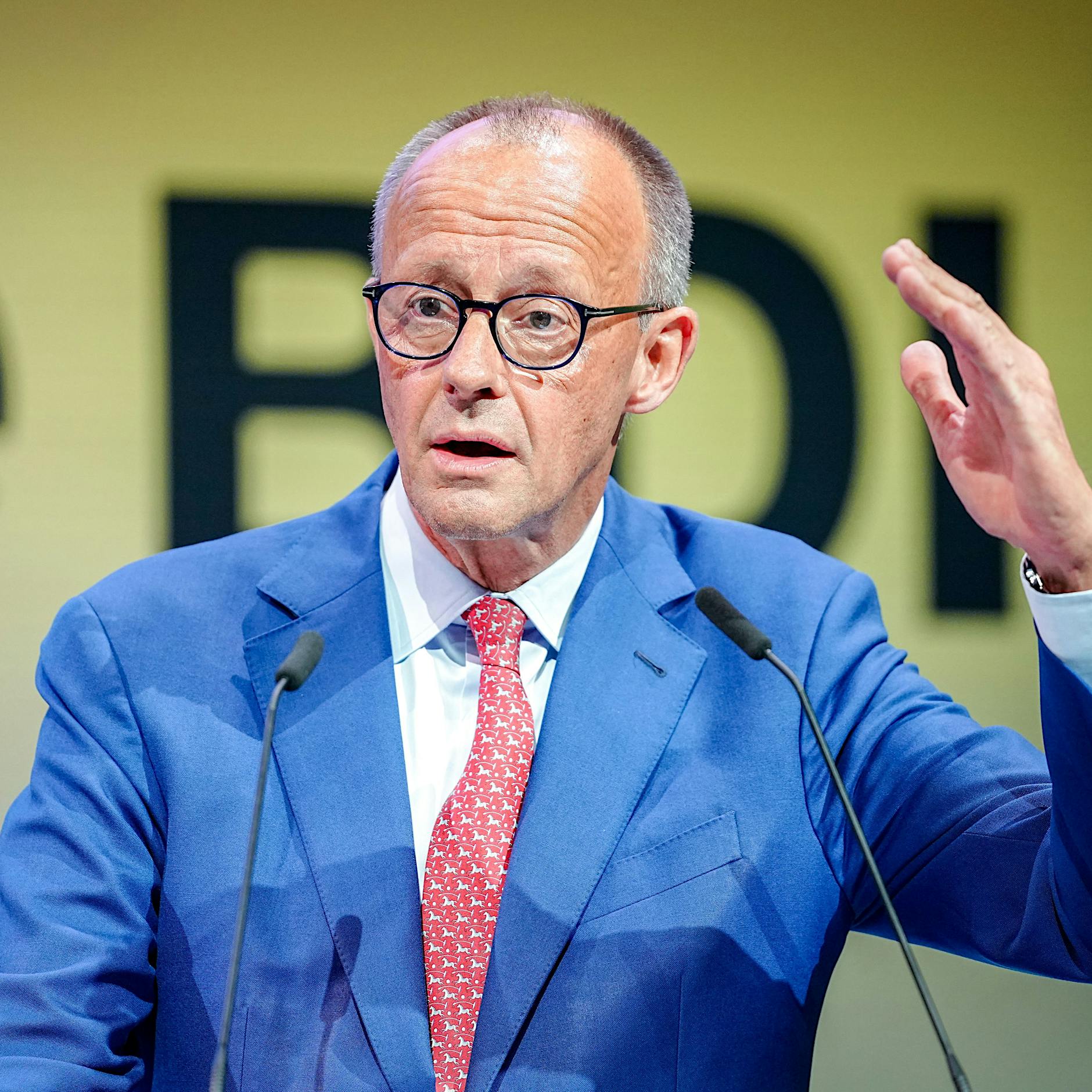 Erst die Waffen: Merz lässt deutsche Wirtschaft im Schatten stehen