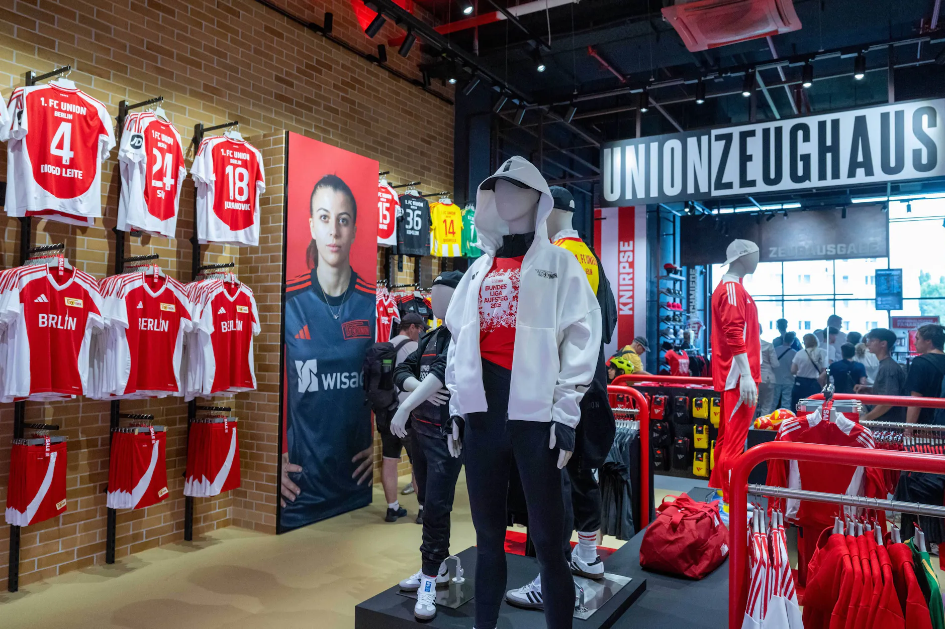 Das Opfer des Überfalls trug ein Trikot des 1. FC Union, das ihm geraubt wurde. (Symbolbild)