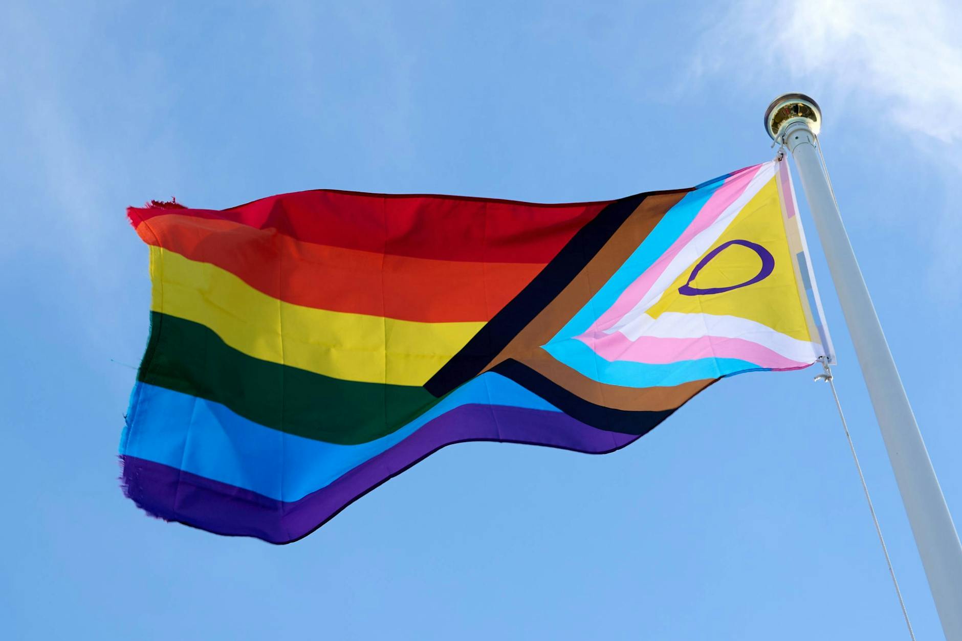 „Progress Pride“-Fahne: 2018 tauchte diese Version der Regenbogenfahne erstmals auf.